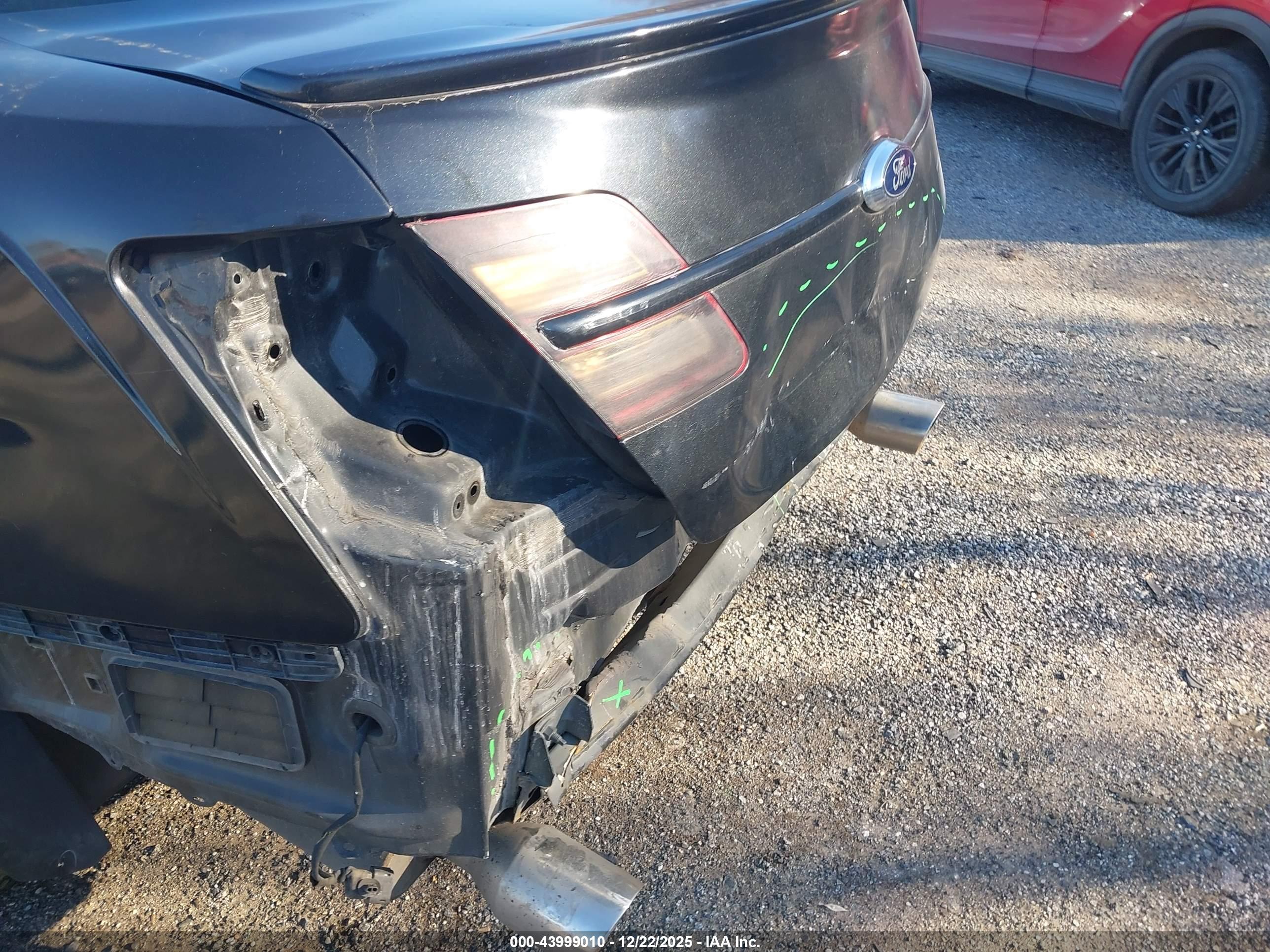 FORD TAURUS image 6