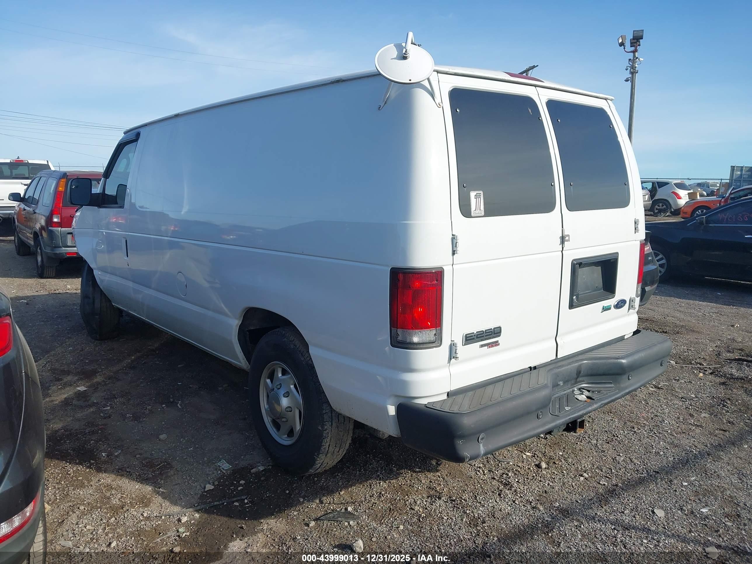 FORD E-250 image 3