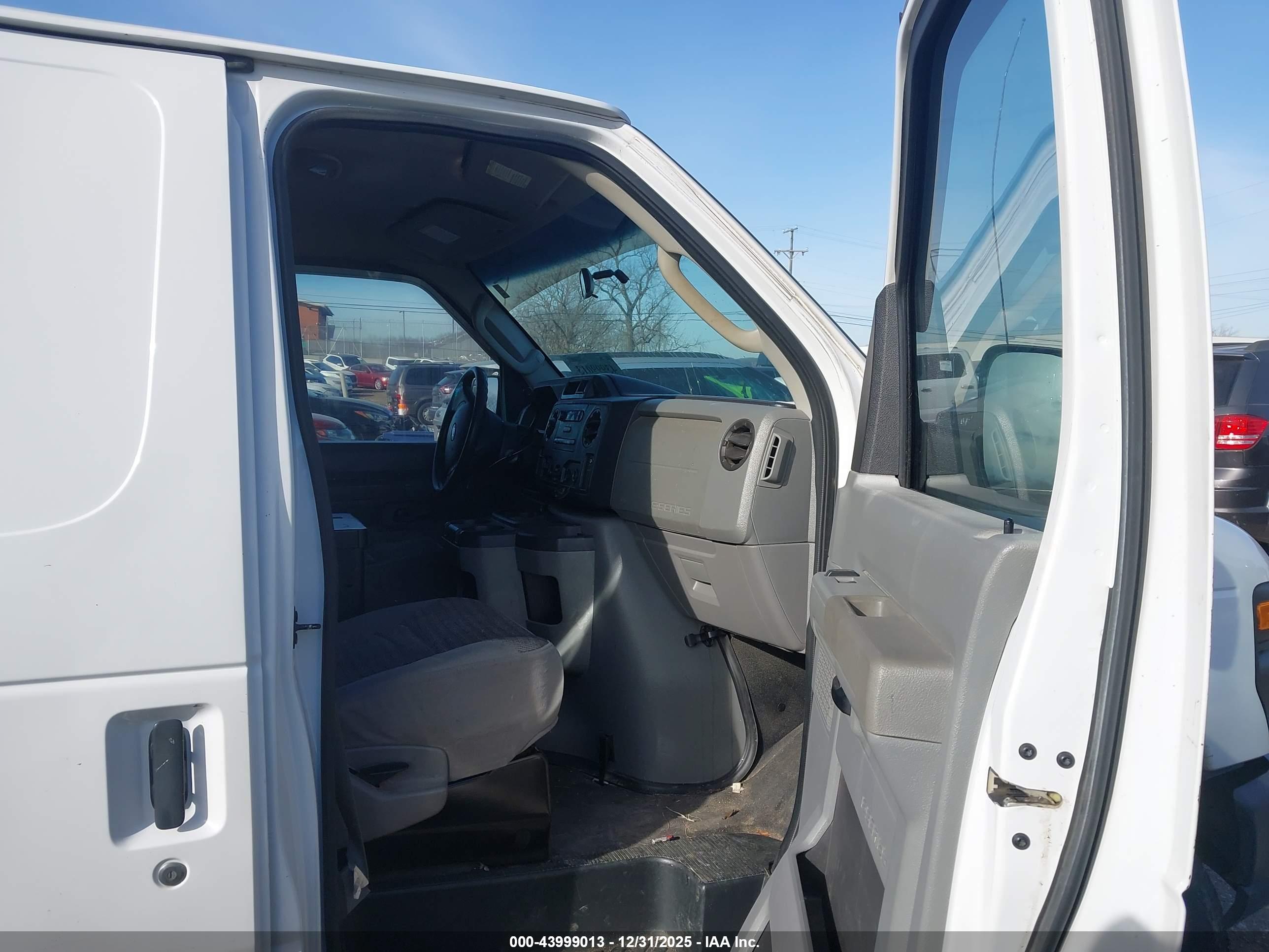 FORD E-250 image 5