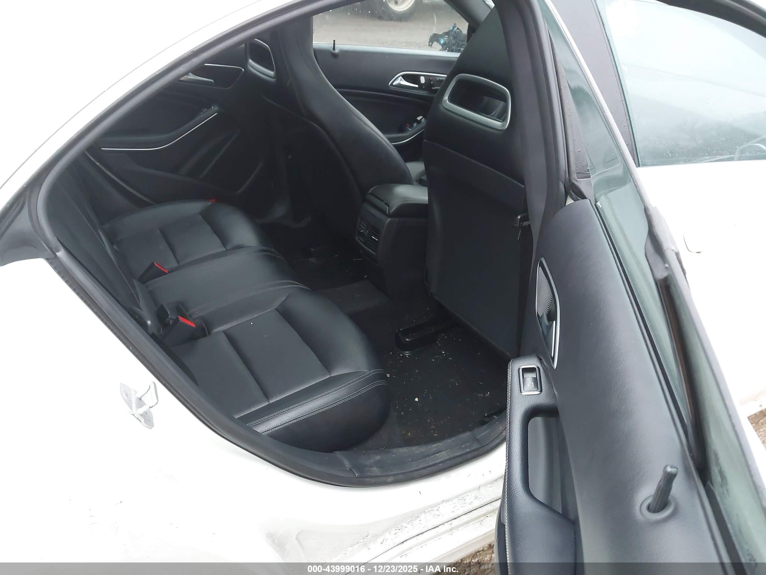 MERCEDES-BENZ CLA image 8
