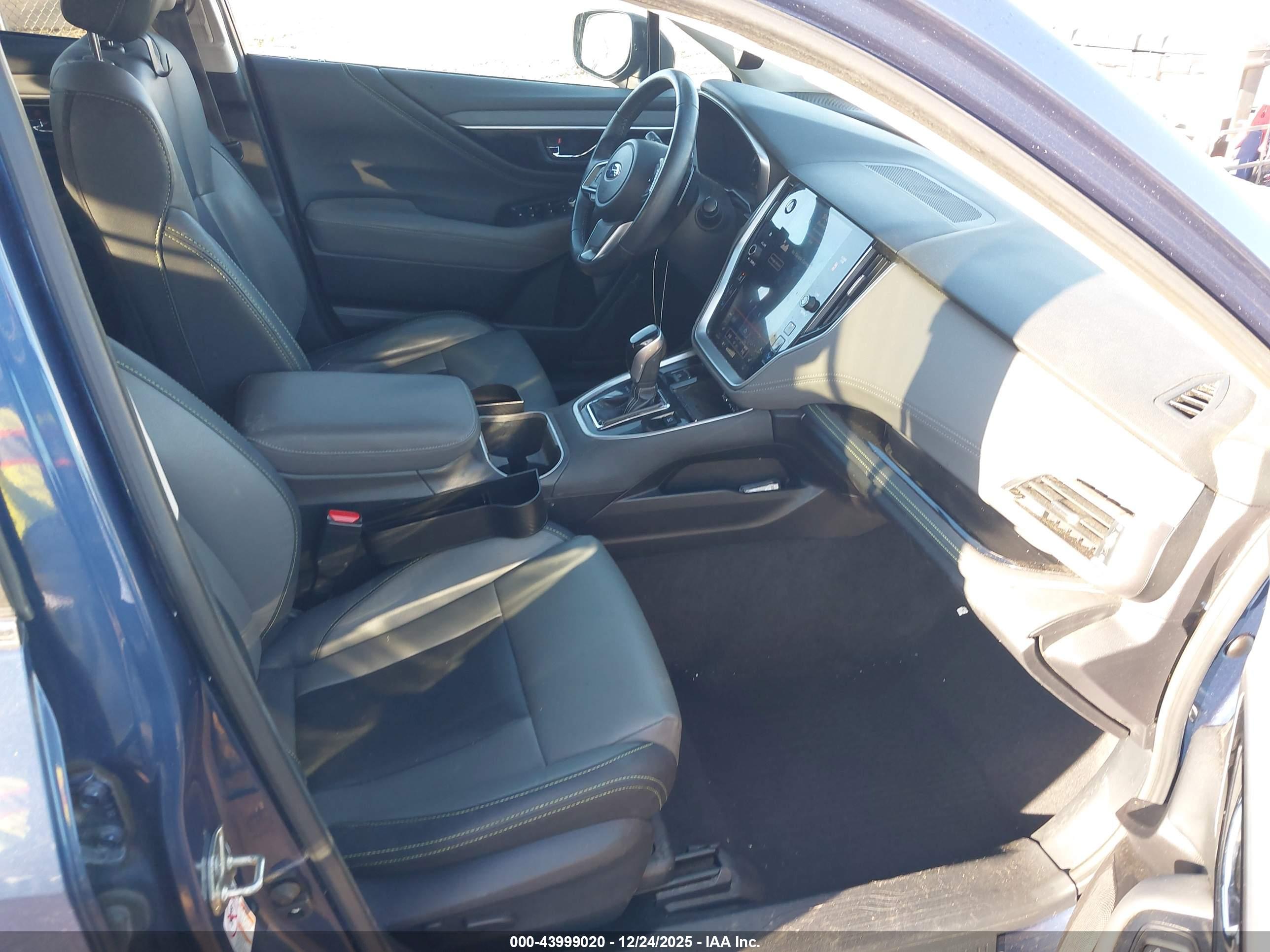 SUBARU OUTBACK image 5