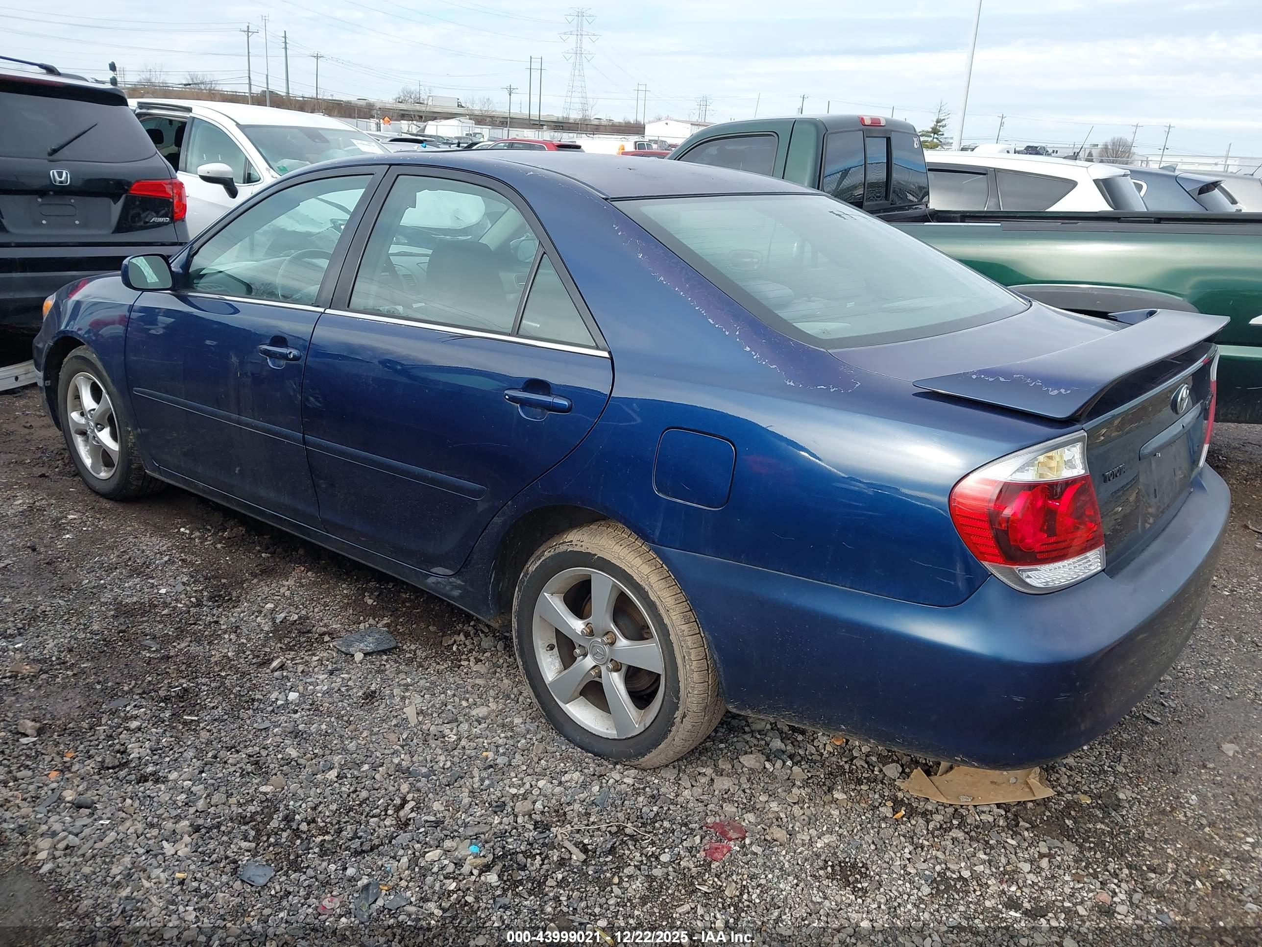 TOYOTA CAMRY image 3