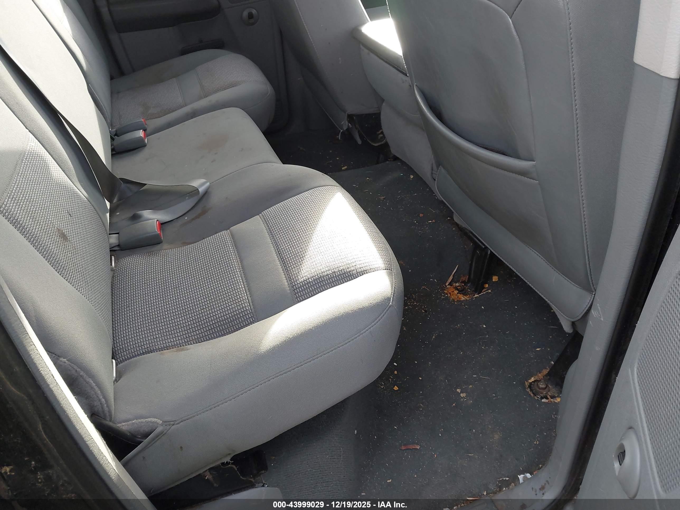 DODGE RAM image 8