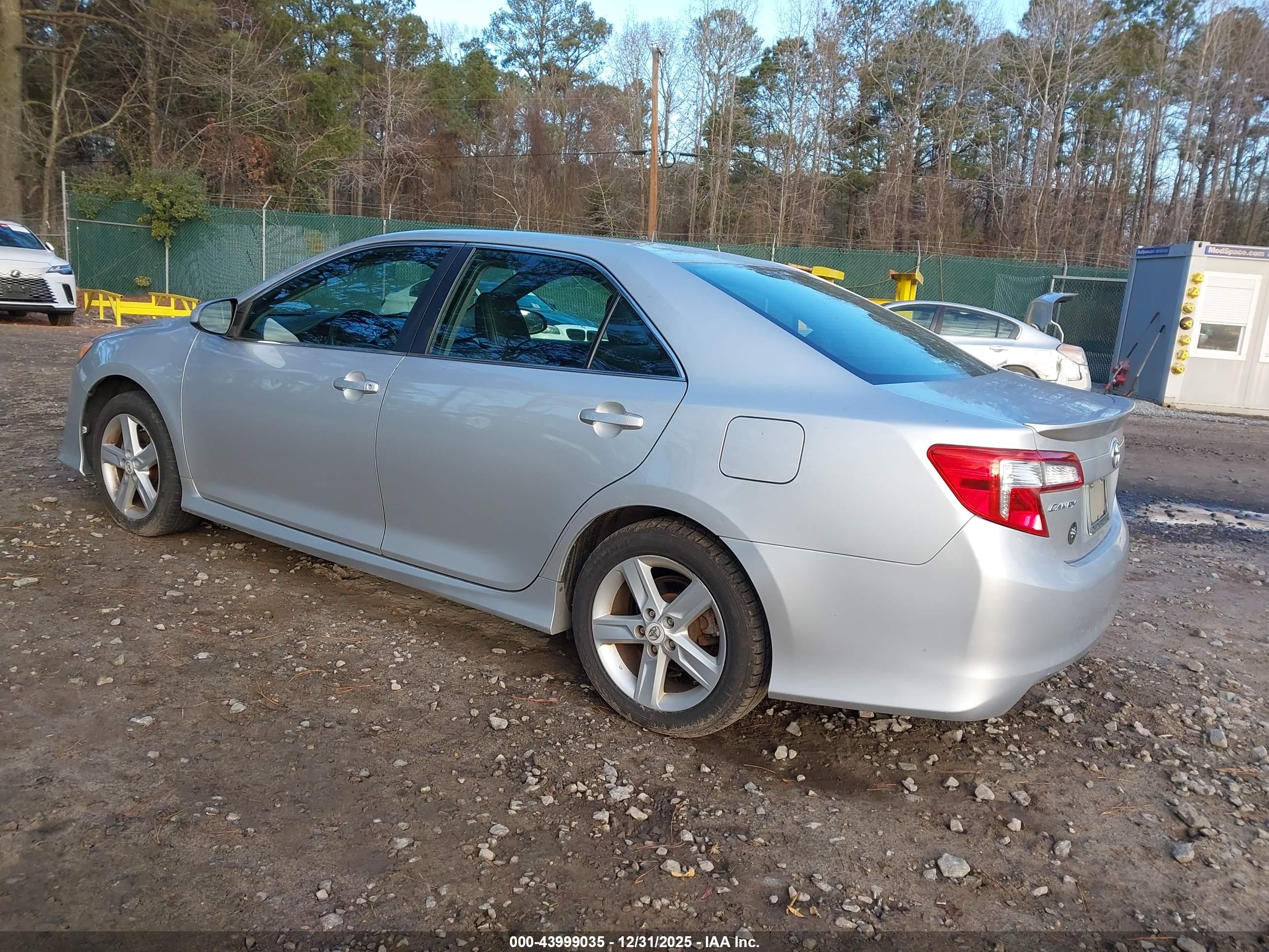 TOYOTA CAMRY image 3