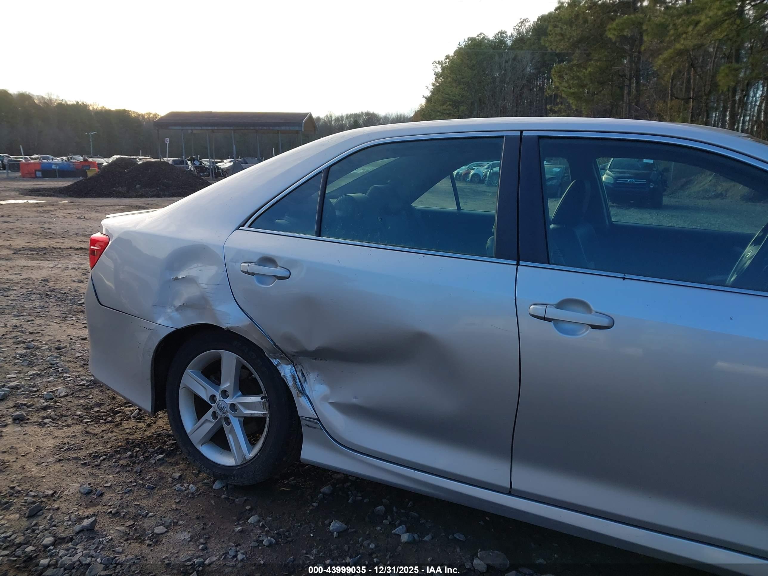 TOYOTA CAMRY image 6
