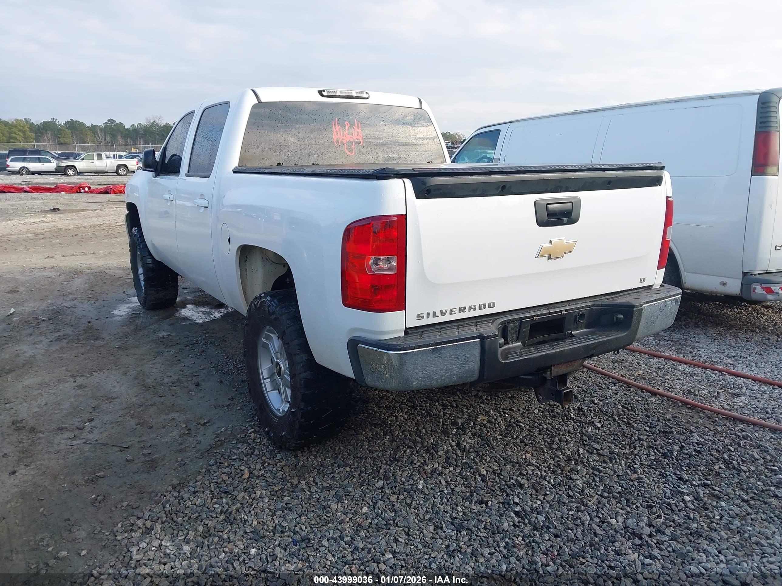 CHEVROLET SILVERADO image 3