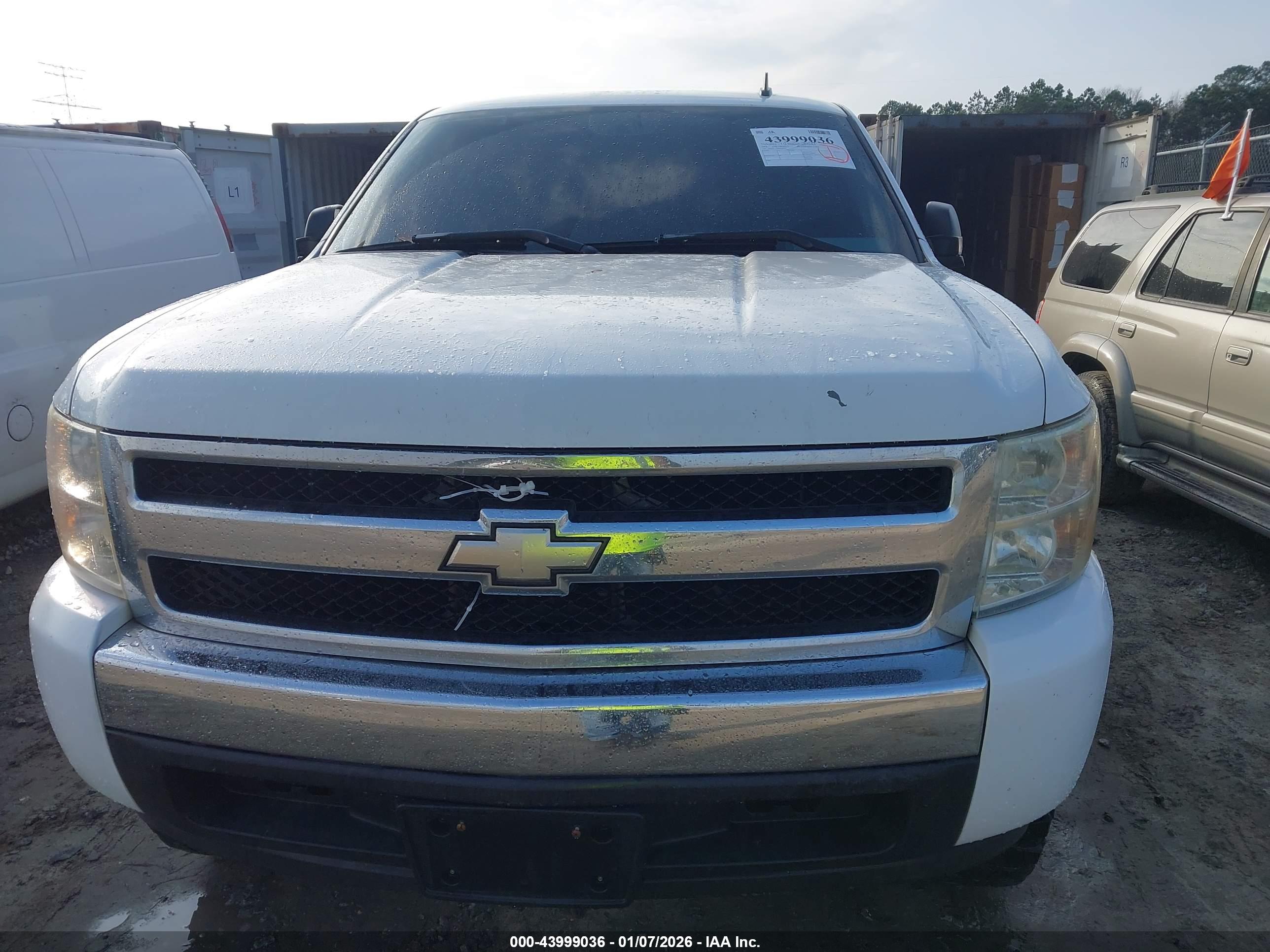 CHEVROLET SILVERADO image 6