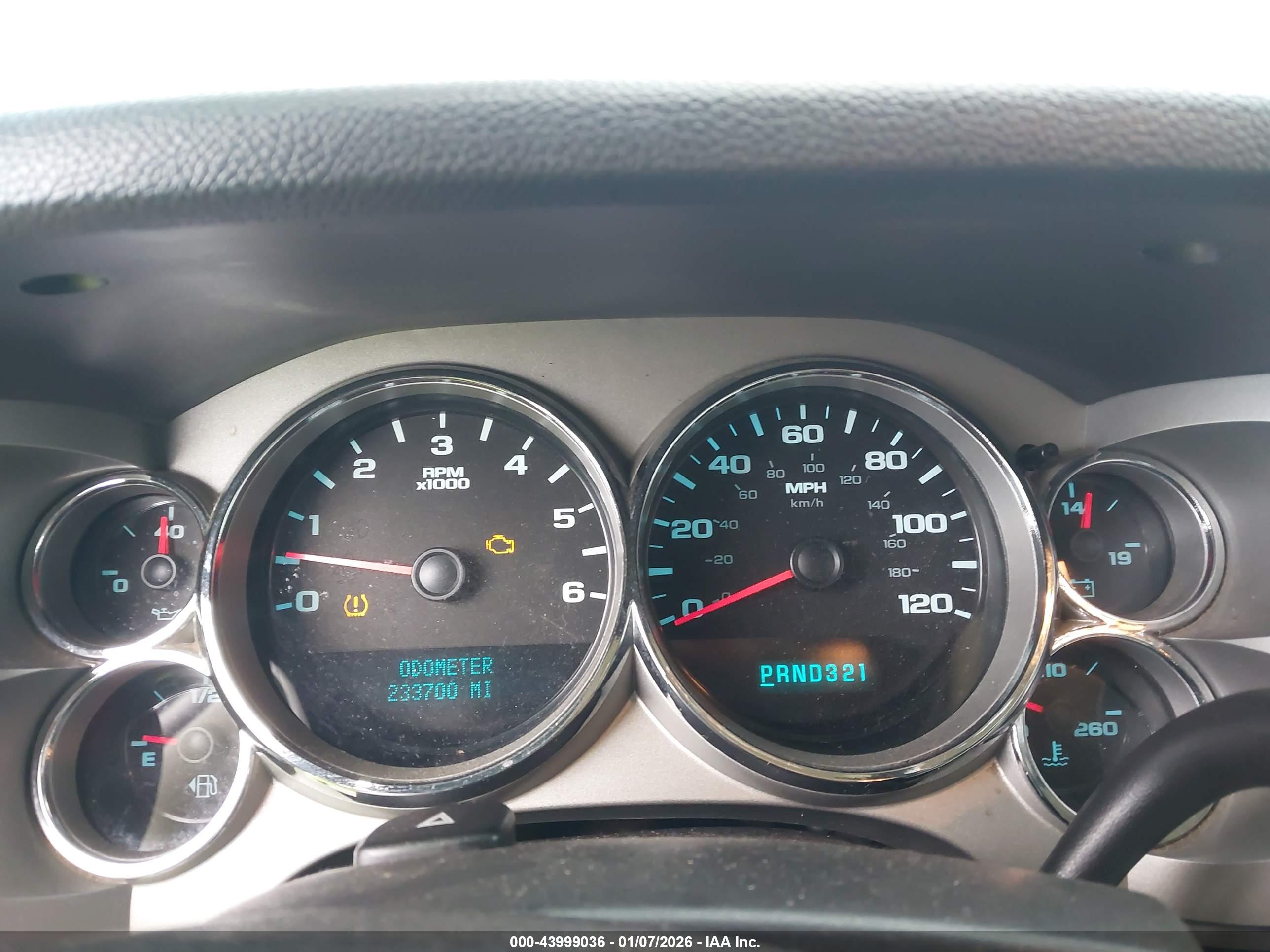 CHEVROLET SILVERADO image 7