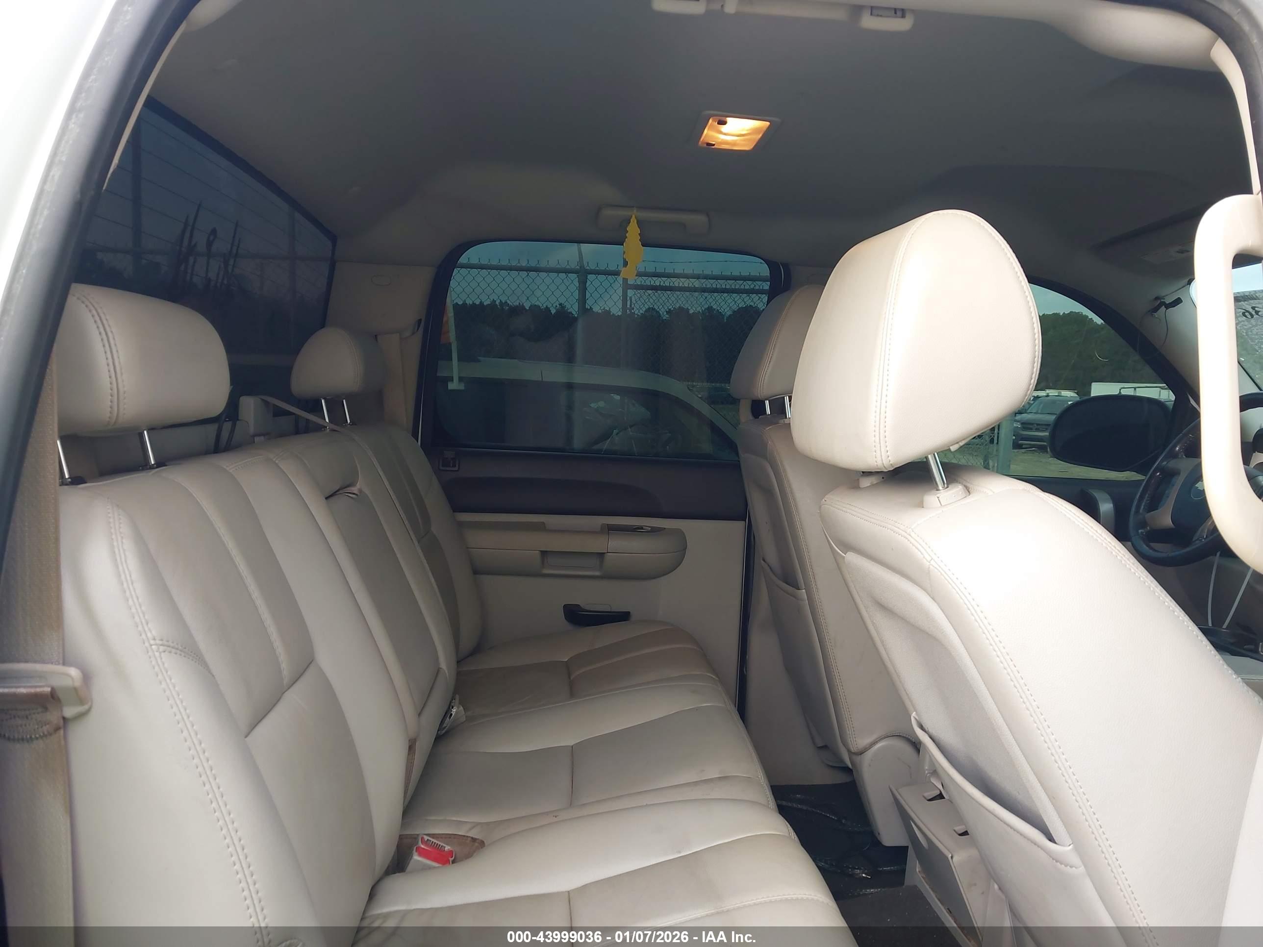 CHEVROLET SILVERADO image 8