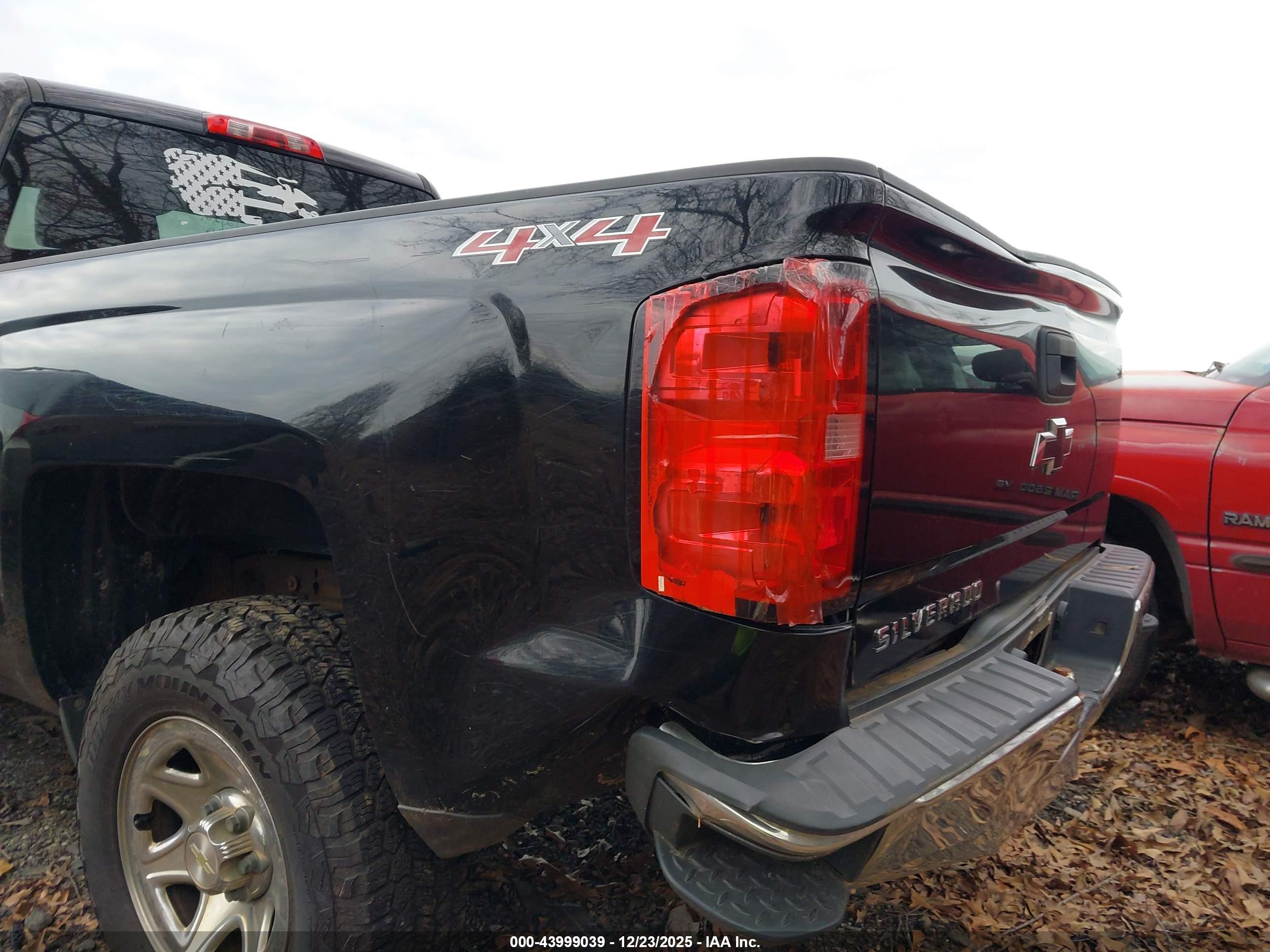 CHEVROLET SILVERADO image 6