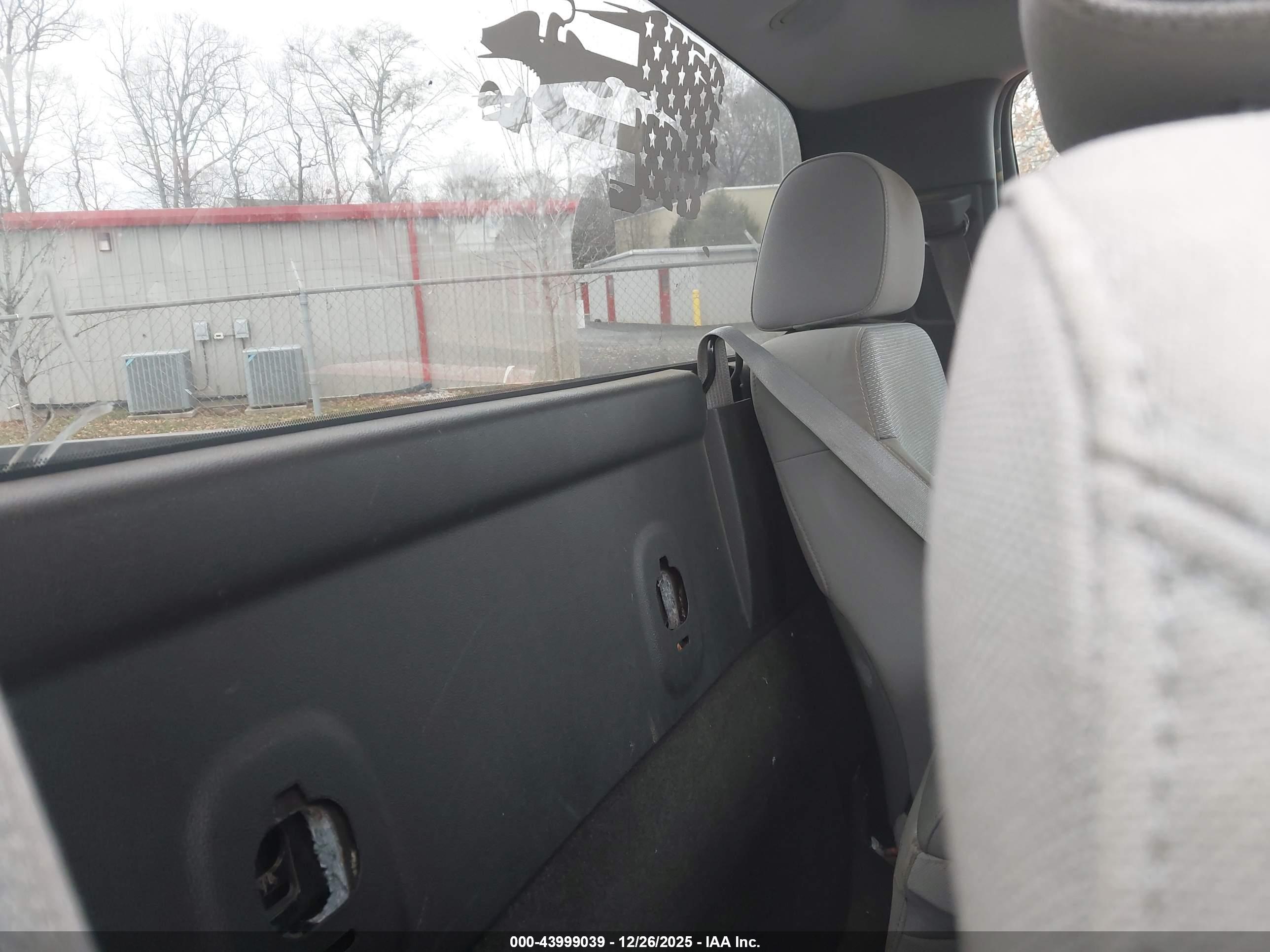 CHEVROLET SILVERADO image 8