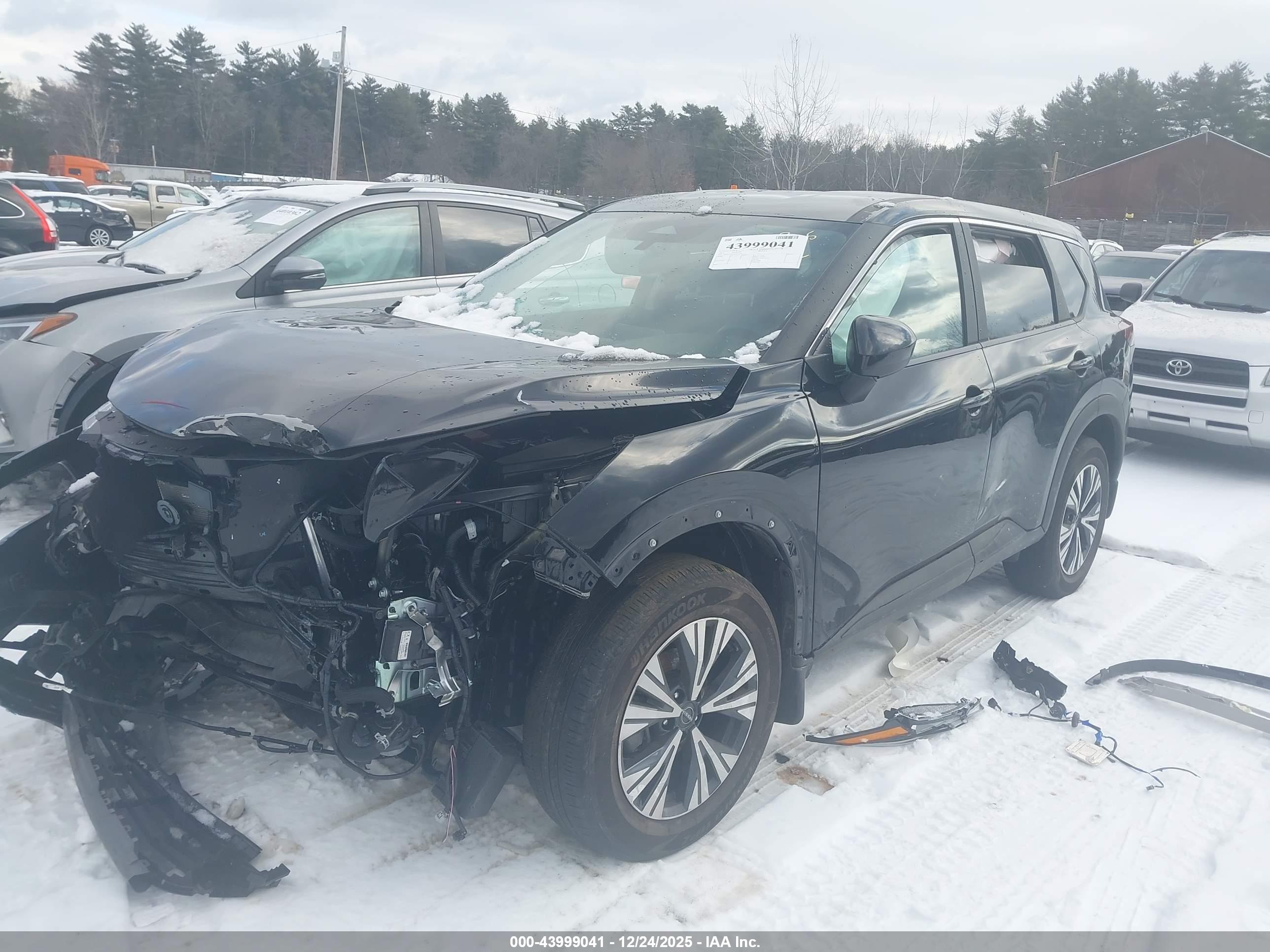 NISSAN ROGUE image 2