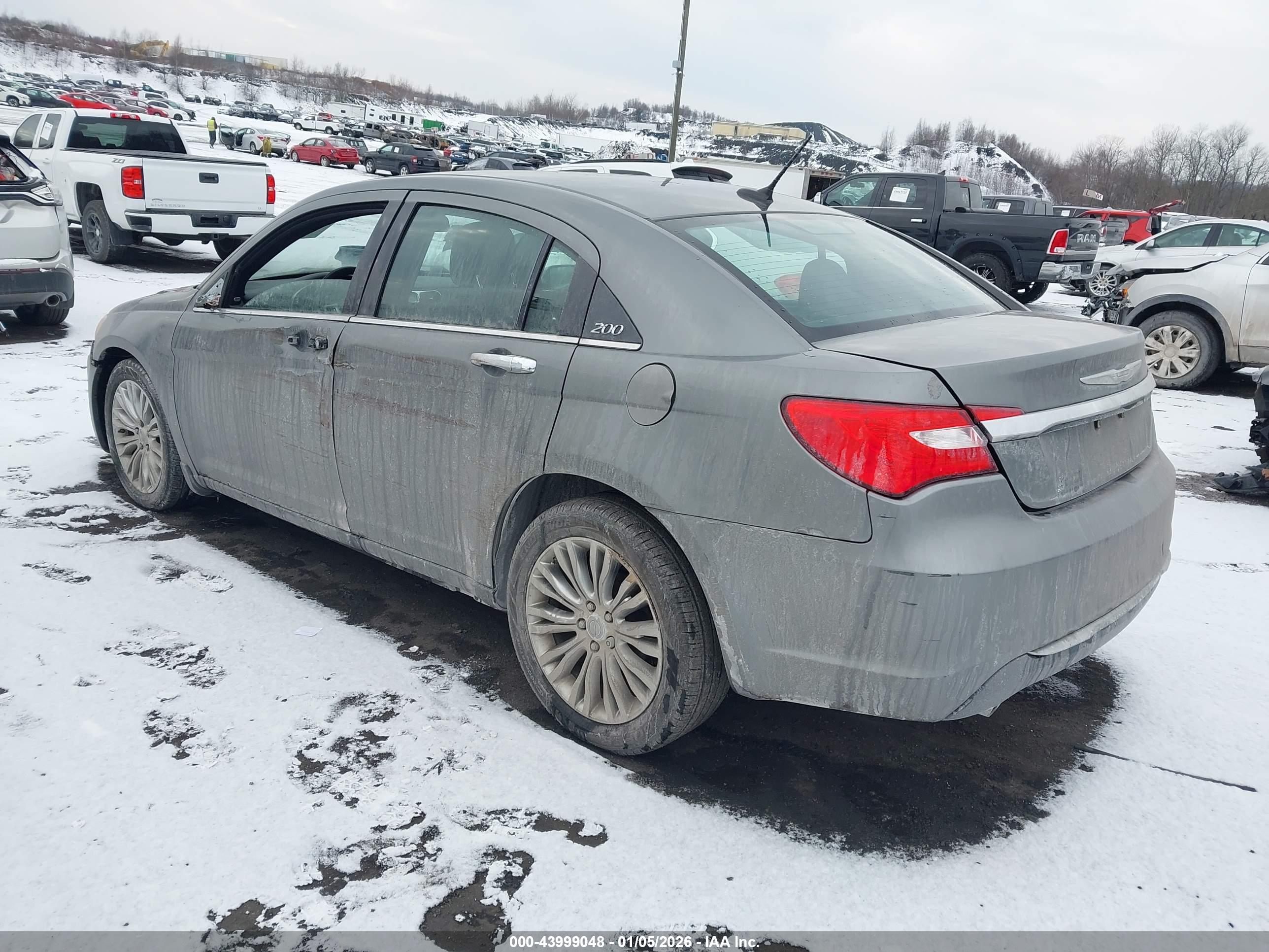 CHRYSLER 200 image 3