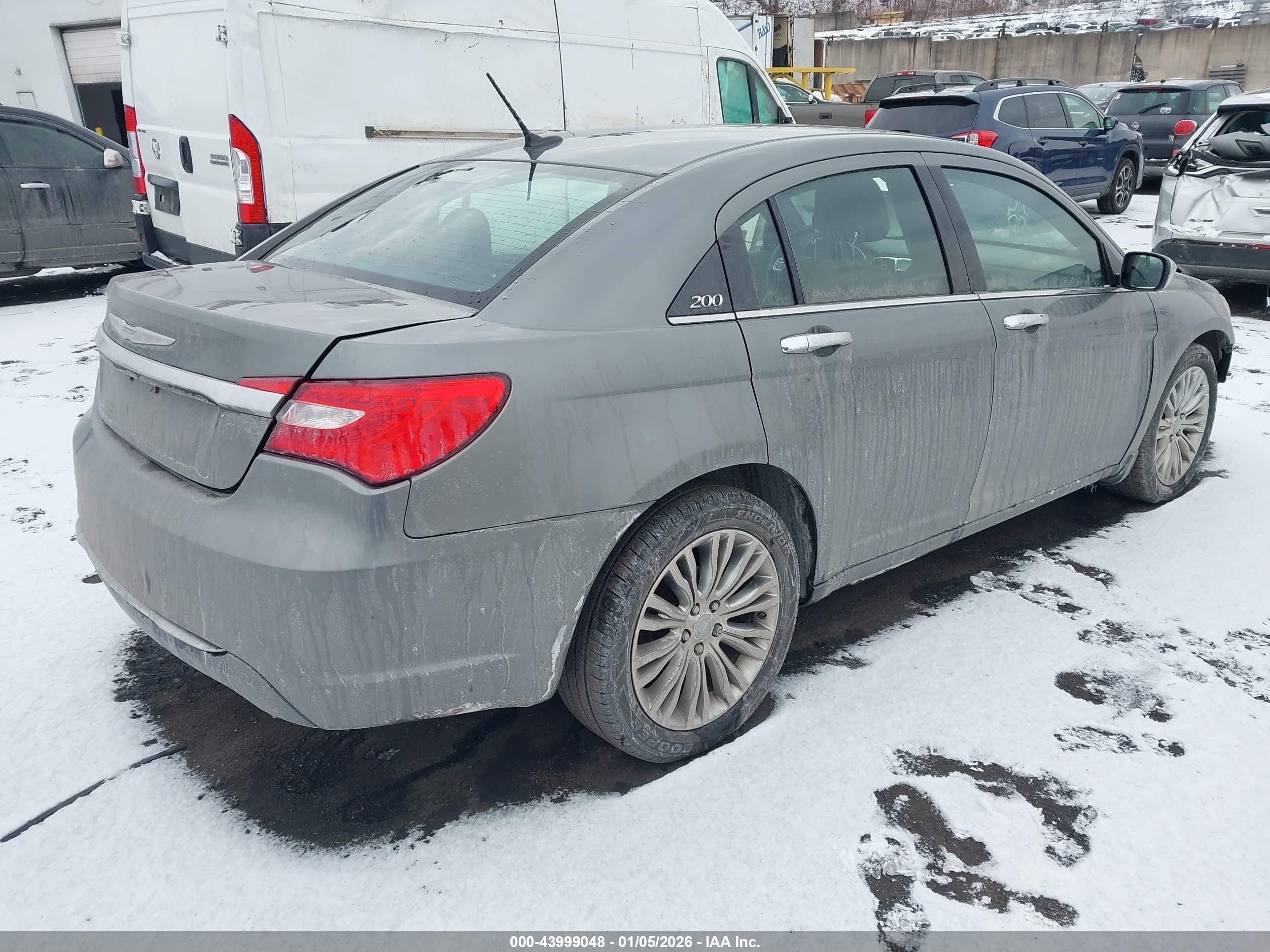 CHRYSLER 200 image 4