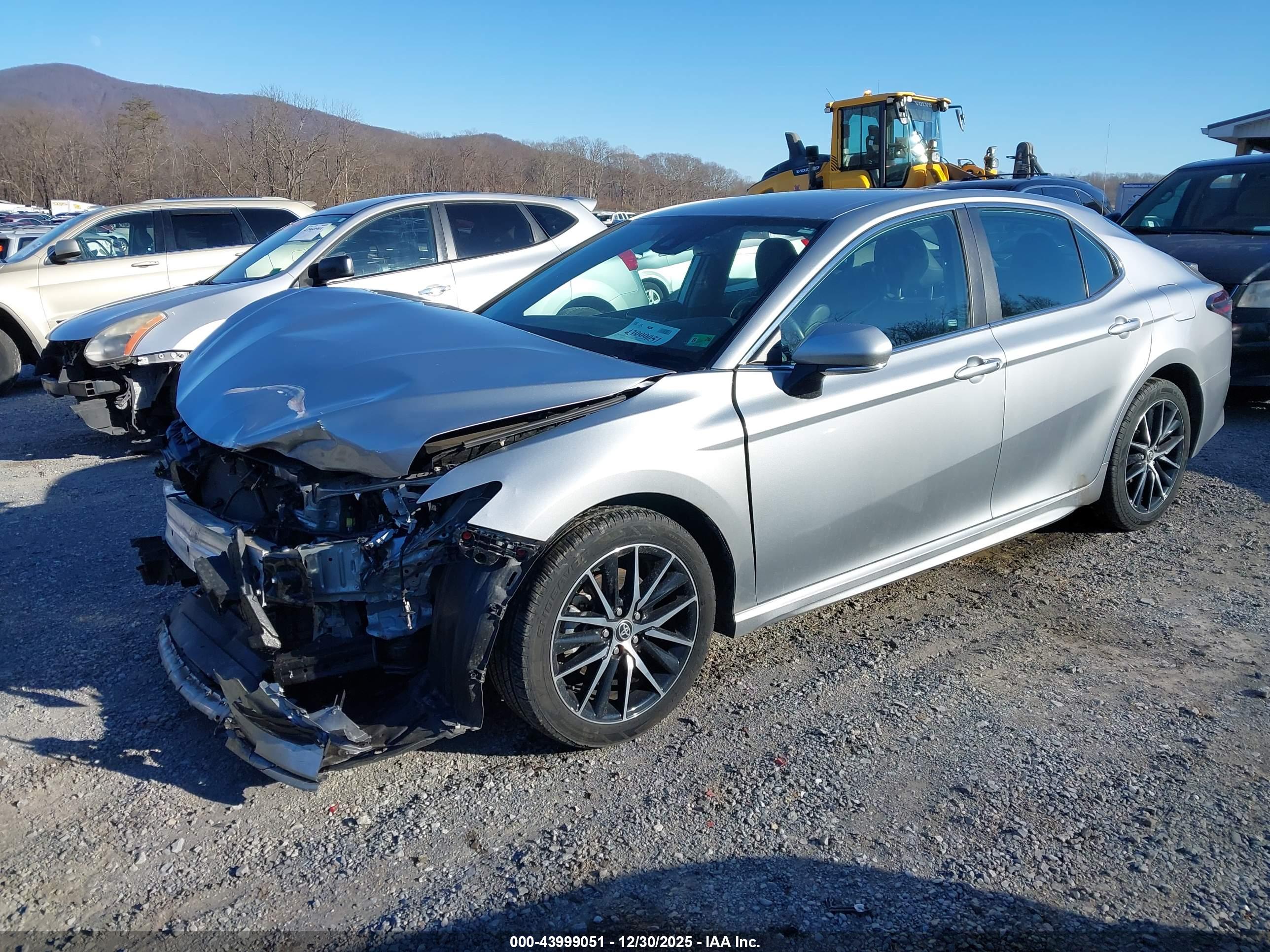 TOYOTA CAMRY image 2