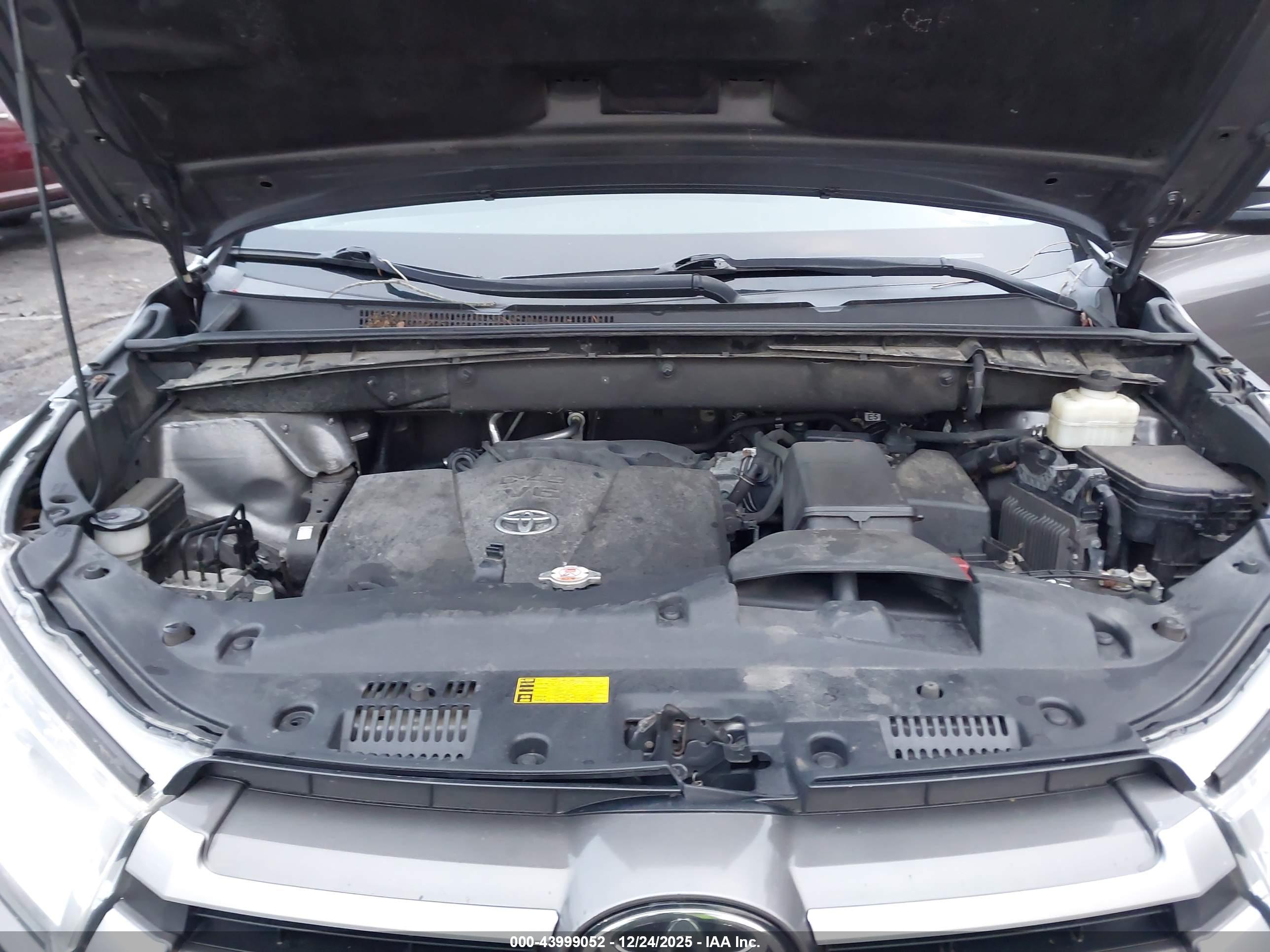TOYOTA HIGHLANDER image 10