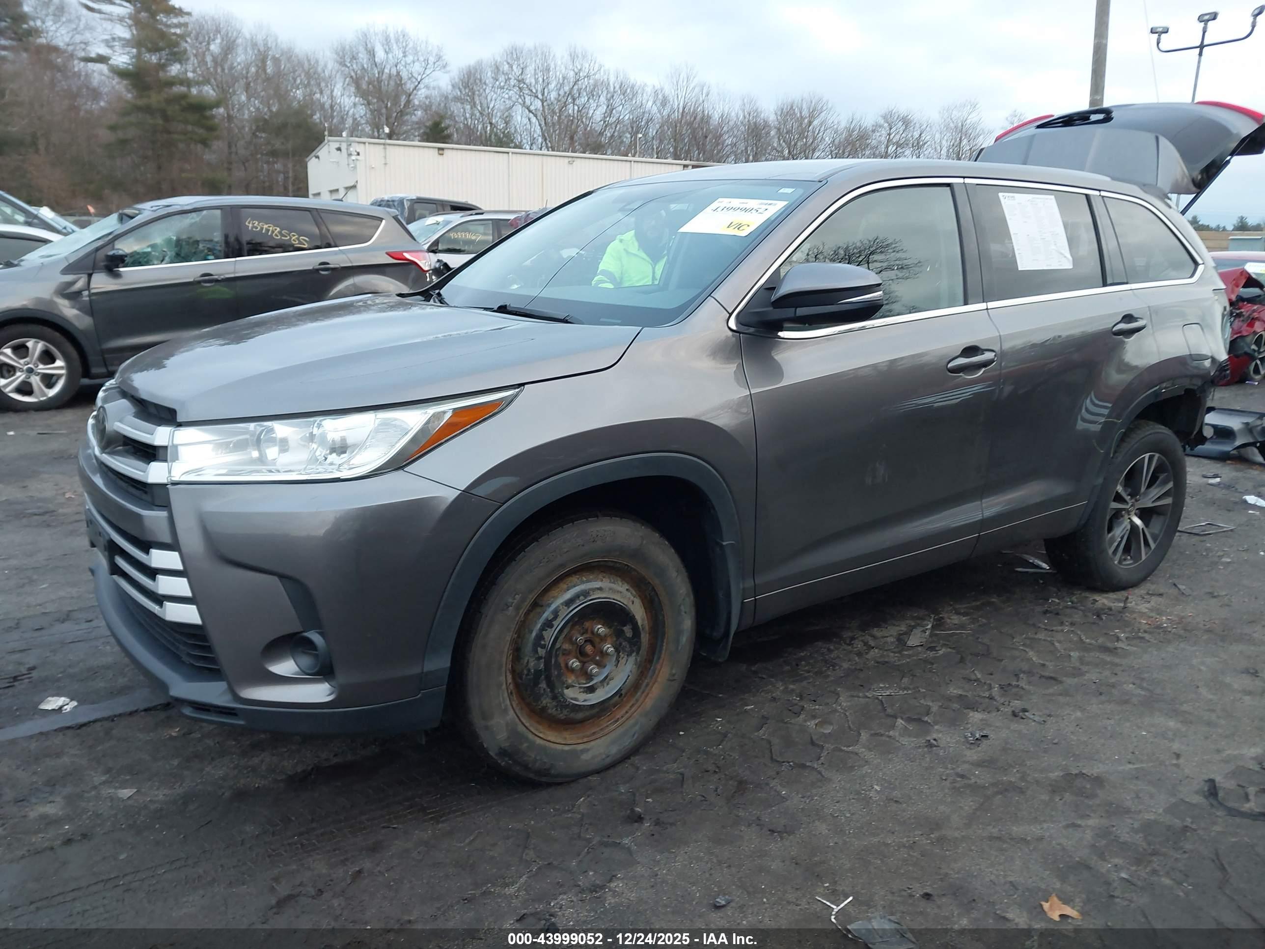 TOYOTA HIGHLANDER image 2
