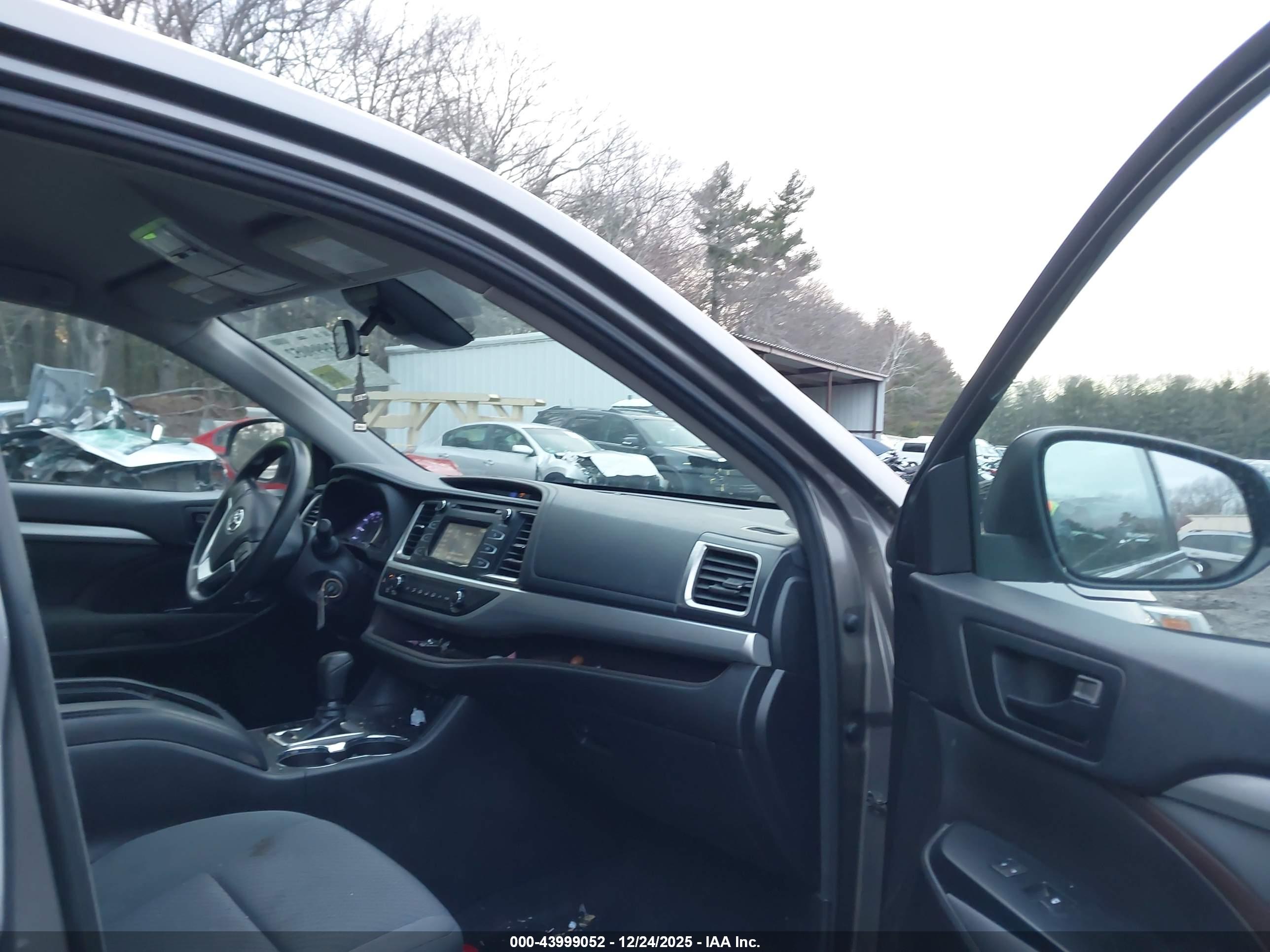 TOYOTA HIGHLANDER image 5