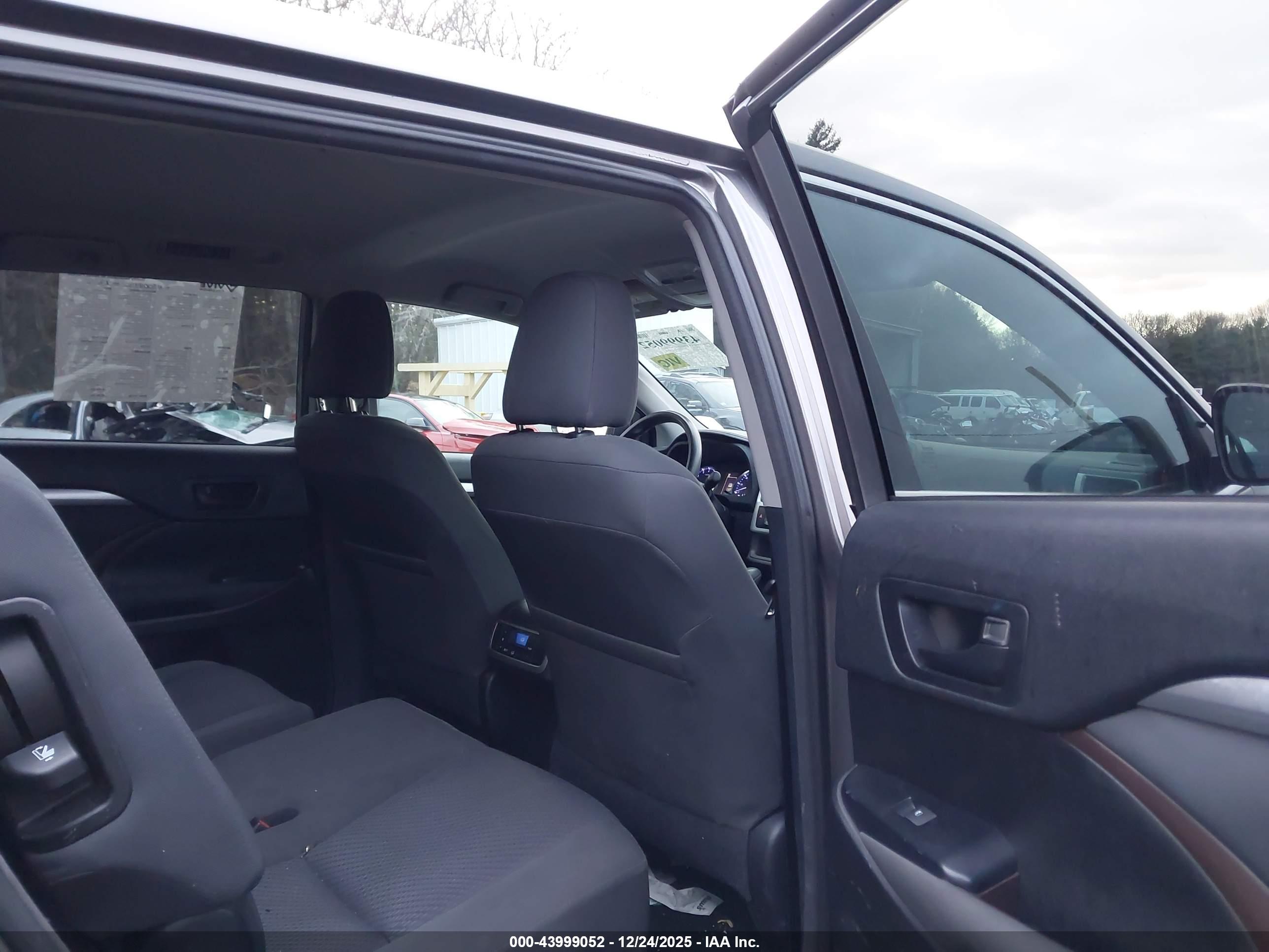 TOYOTA HIGHLANDER image 8