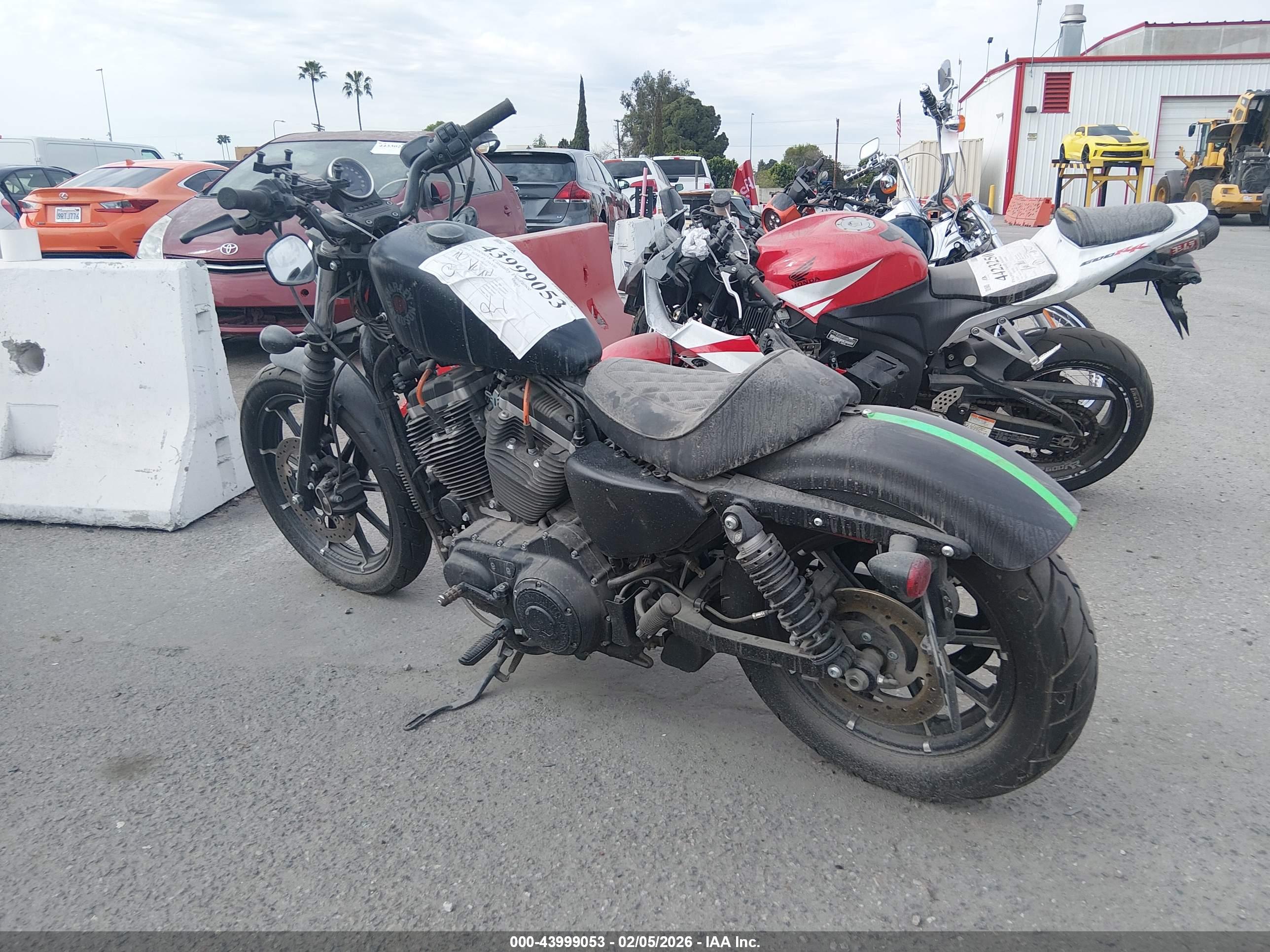 HARLEY-DAVIDSON XL883 image 3