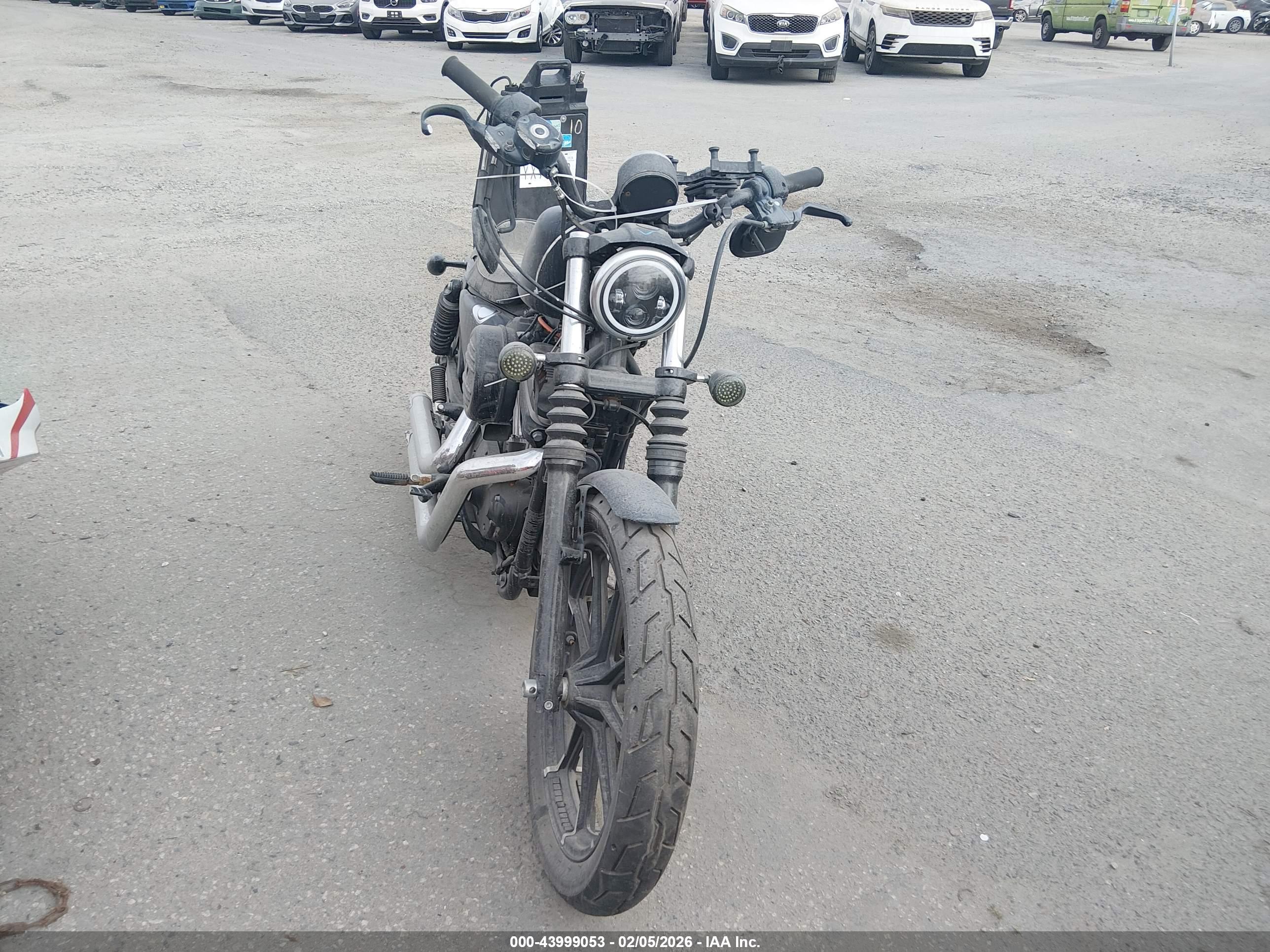 HARLEY-DAVIDSON XL883 image 5