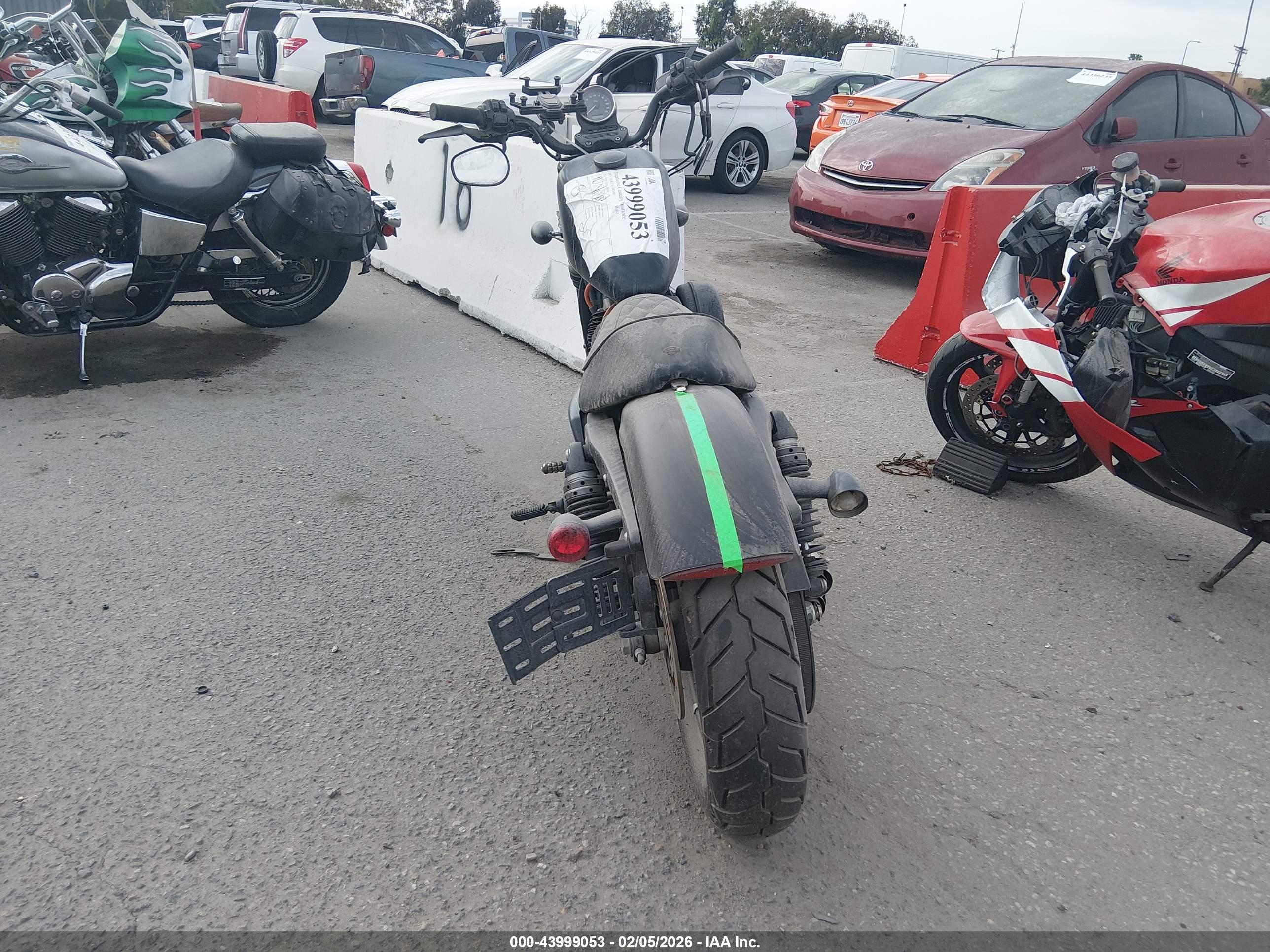 HARLEY-DAVIDSON XL883 image 6