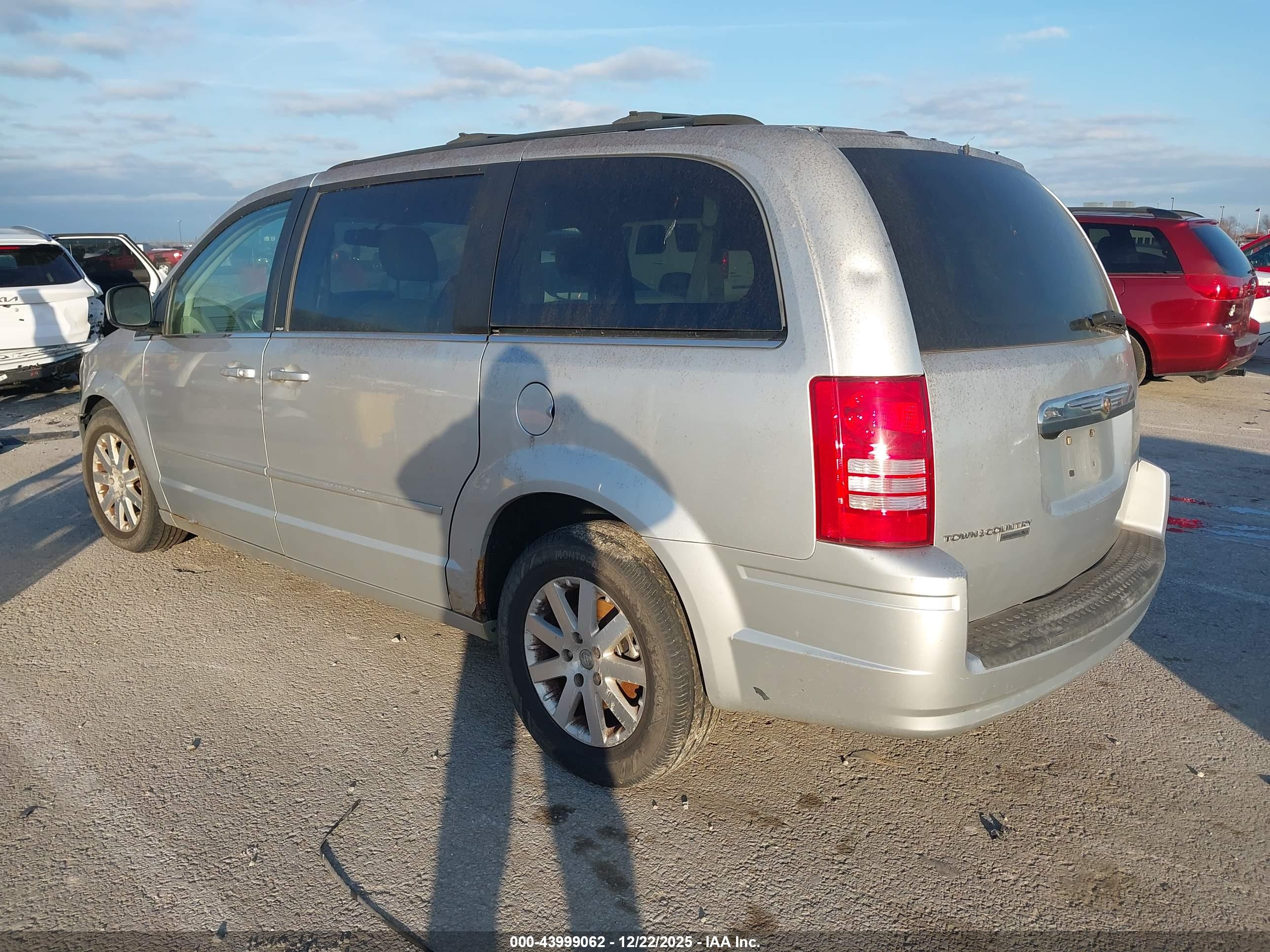 CHRYSLER TOWN image 3