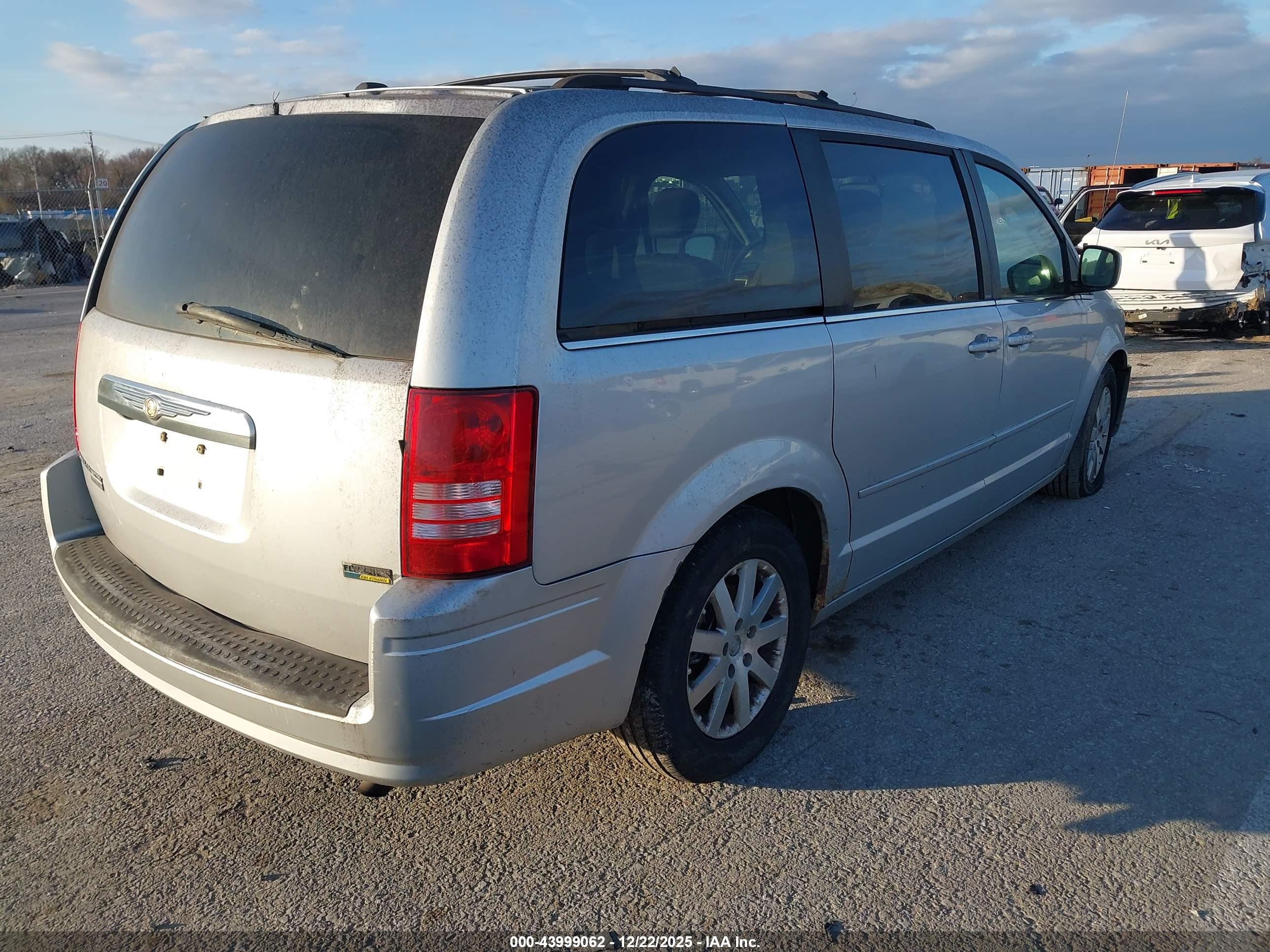 CHRYSLER TOWN image 4