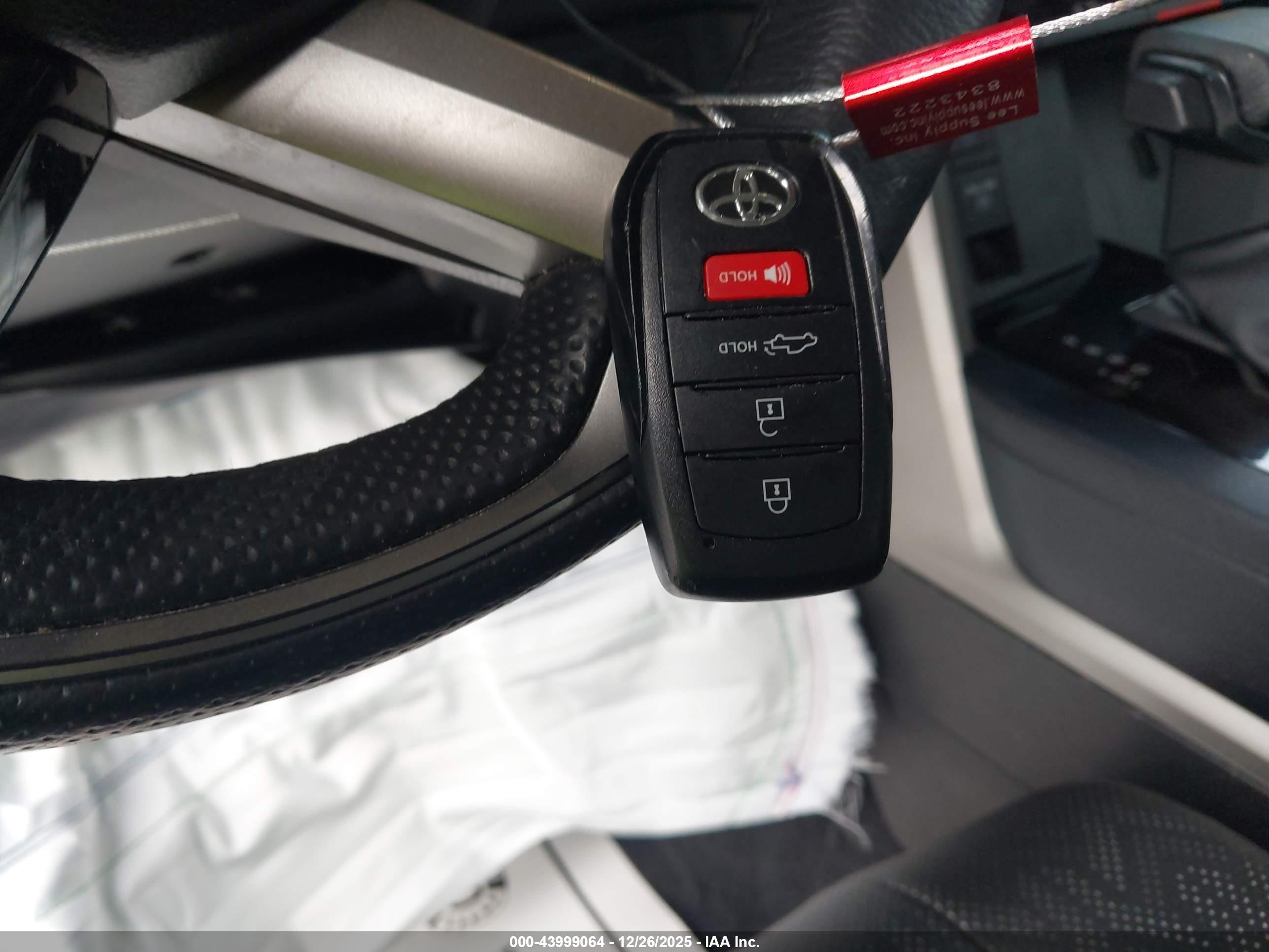 TOYOTA TUNDRA image 11