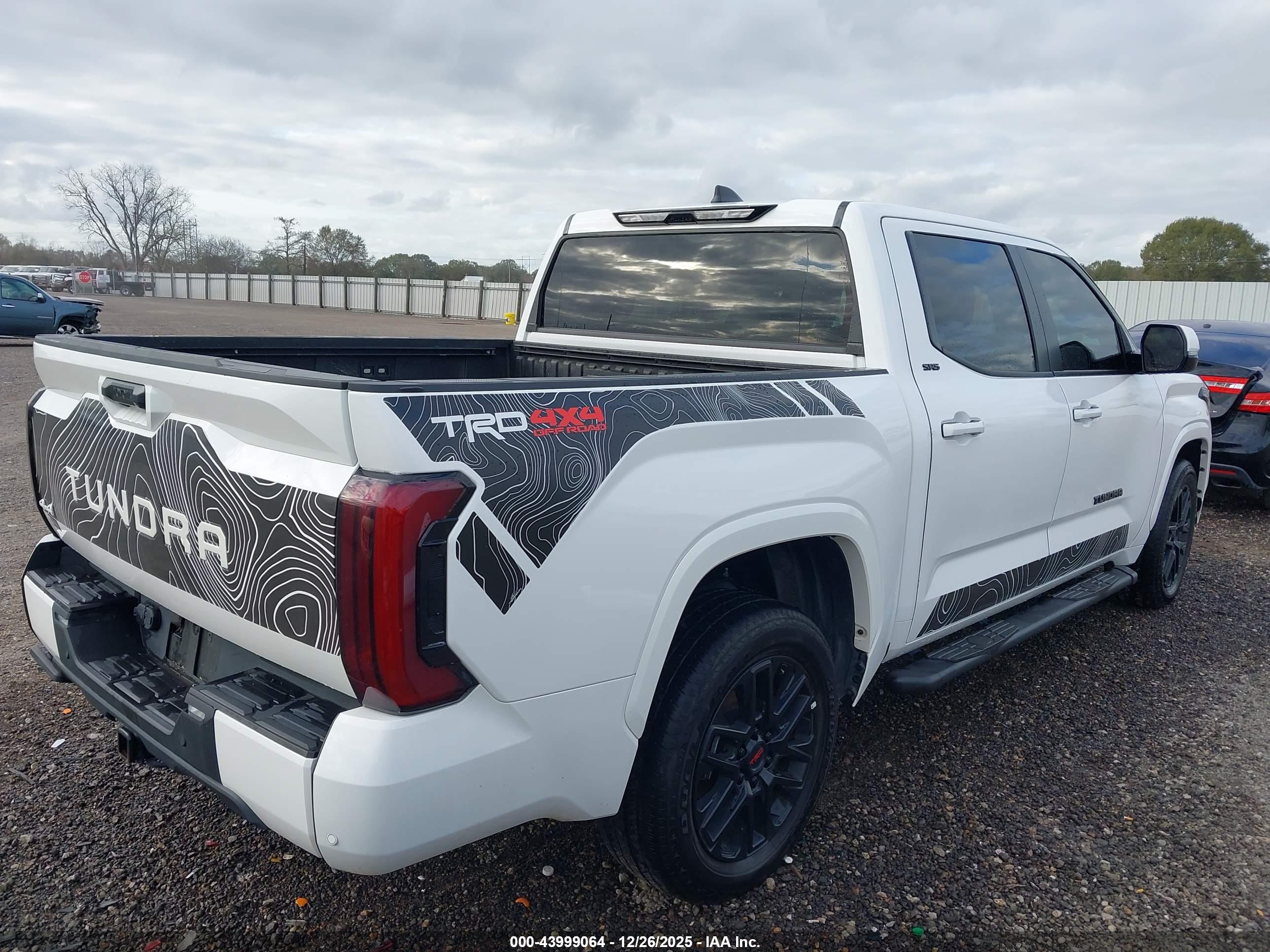 TOYOTA TUNDRA image 4