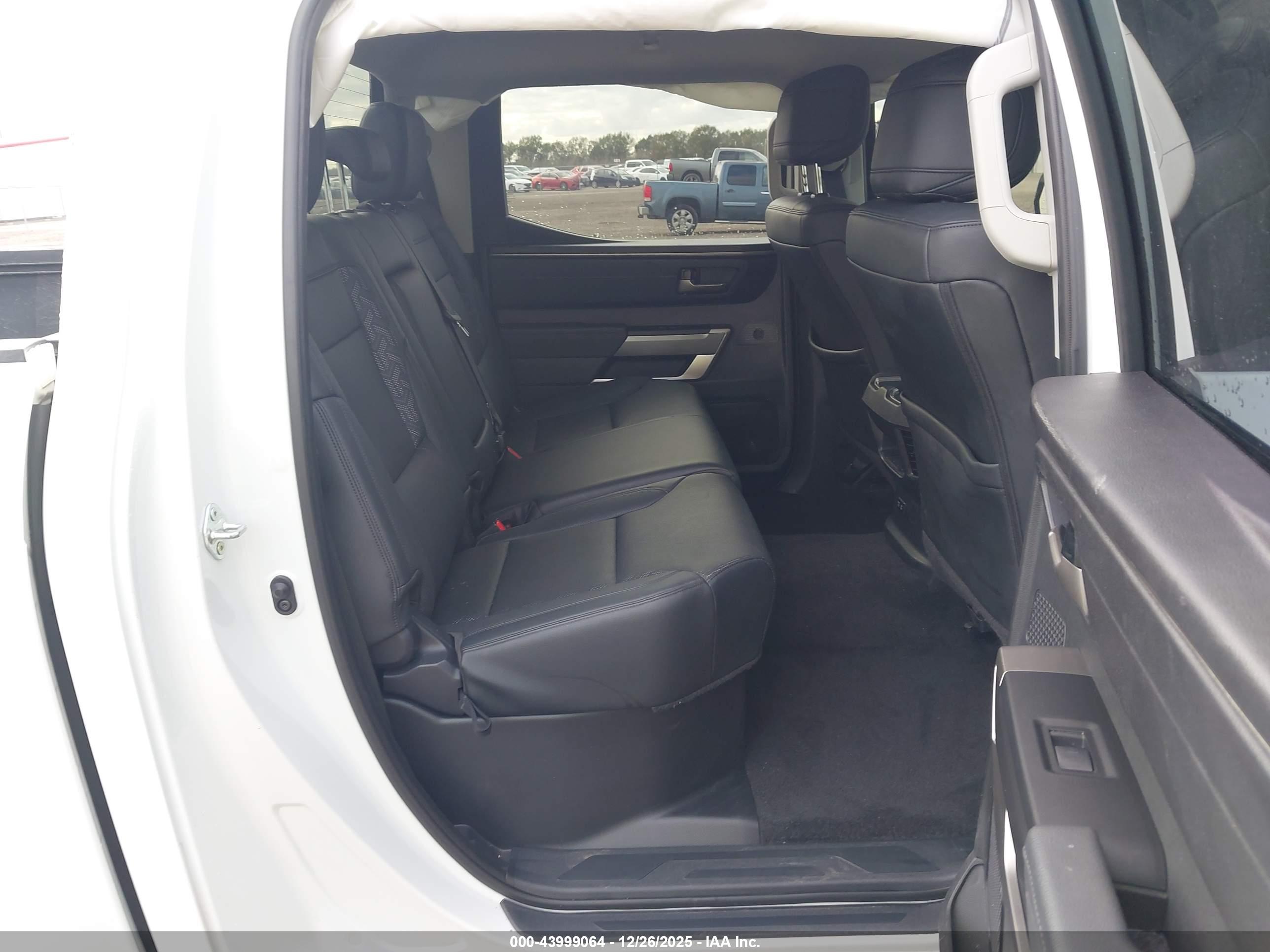 TOYOTA TUNDRA image 8