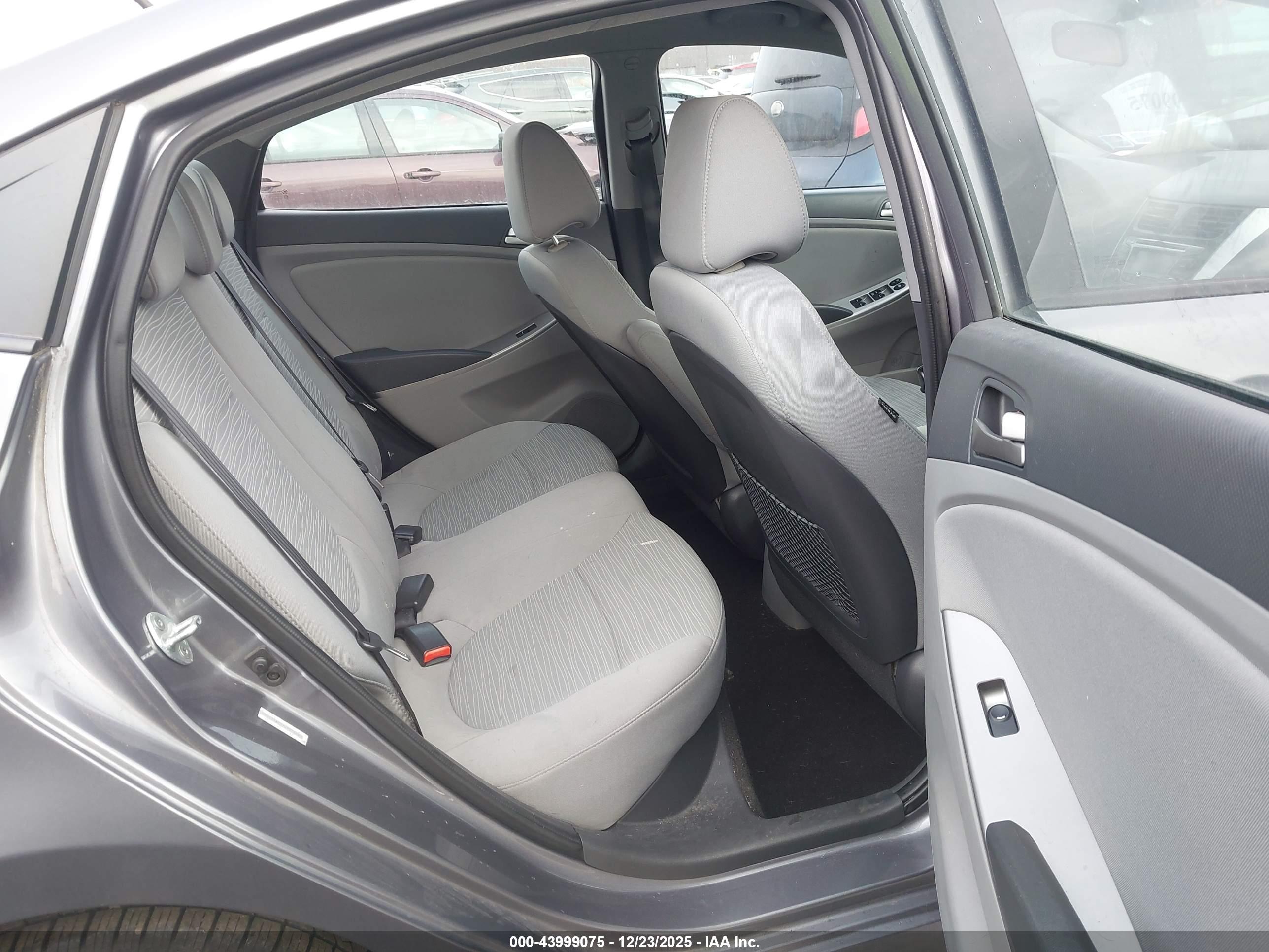 HYUNDAI ACCENT image 8