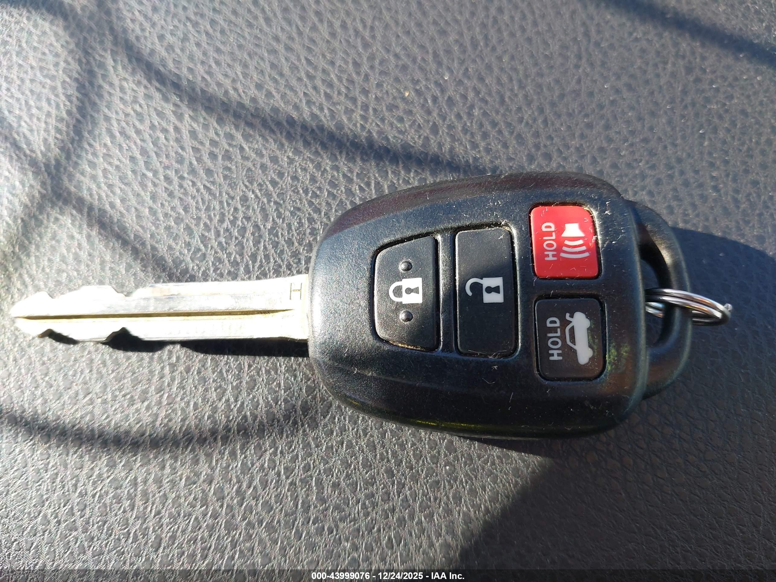 TOYOTA COROLLA image 11