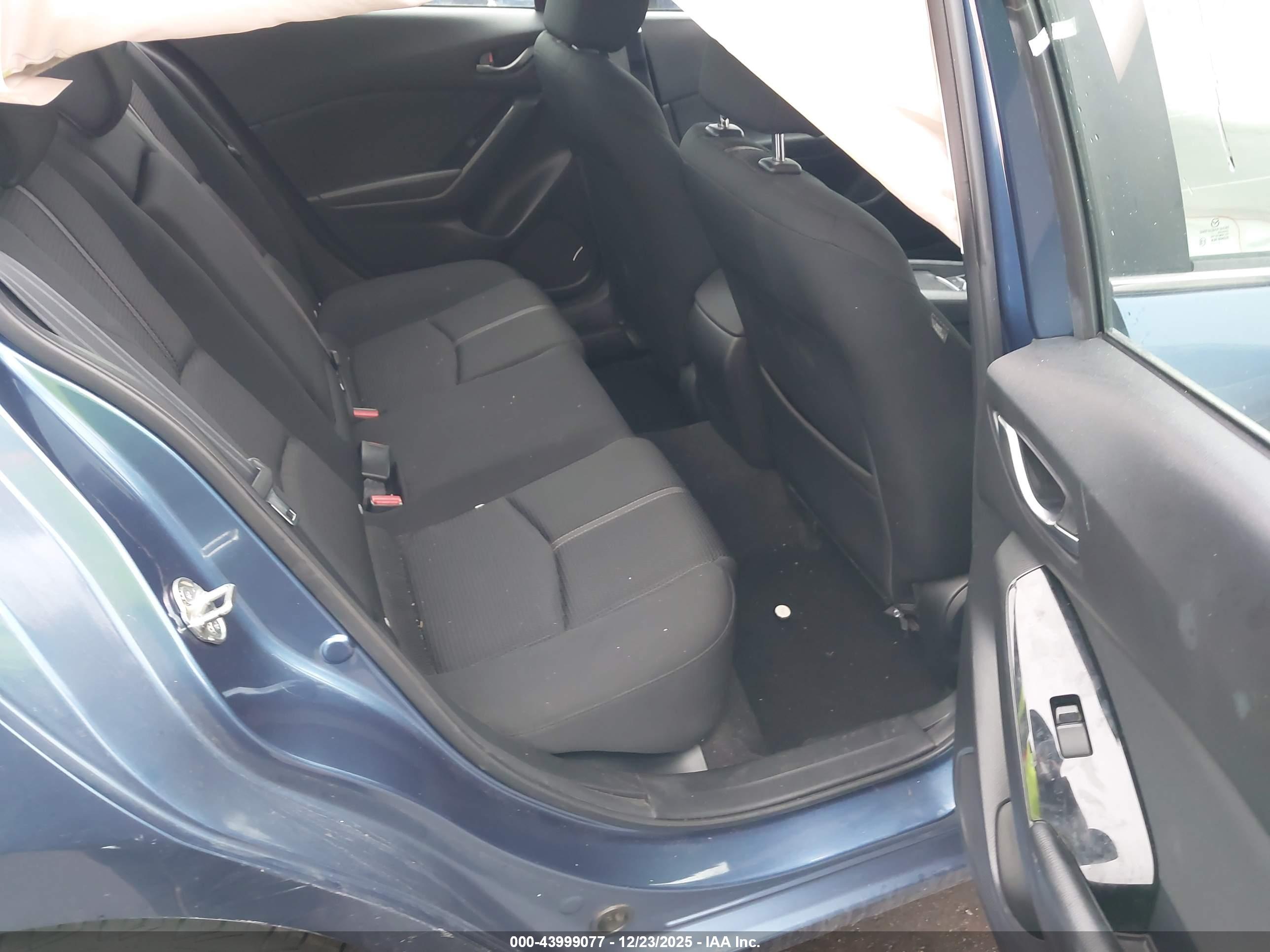 MAZDA MAZDA3 image 8