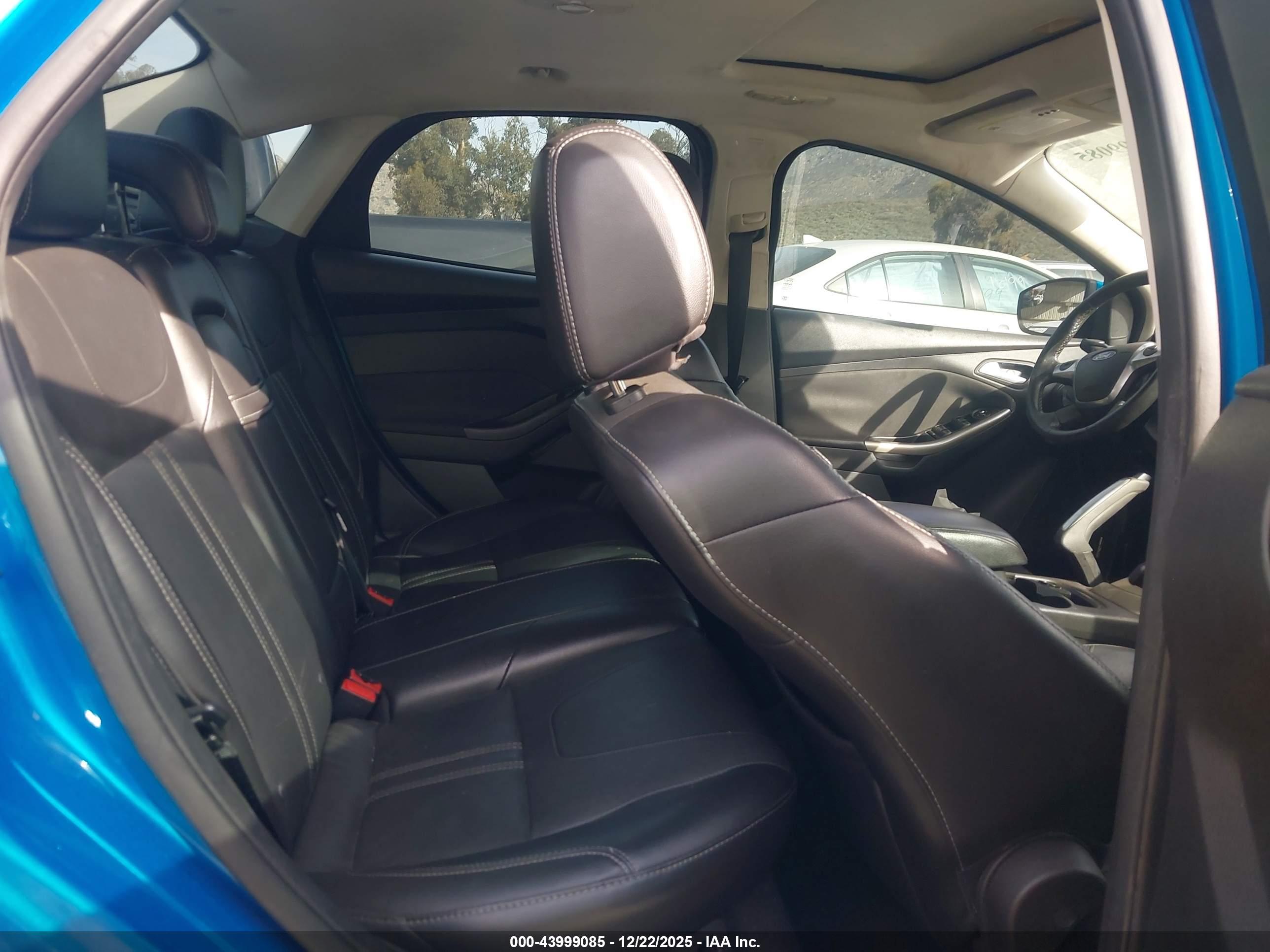 FORD FOCUS image 8