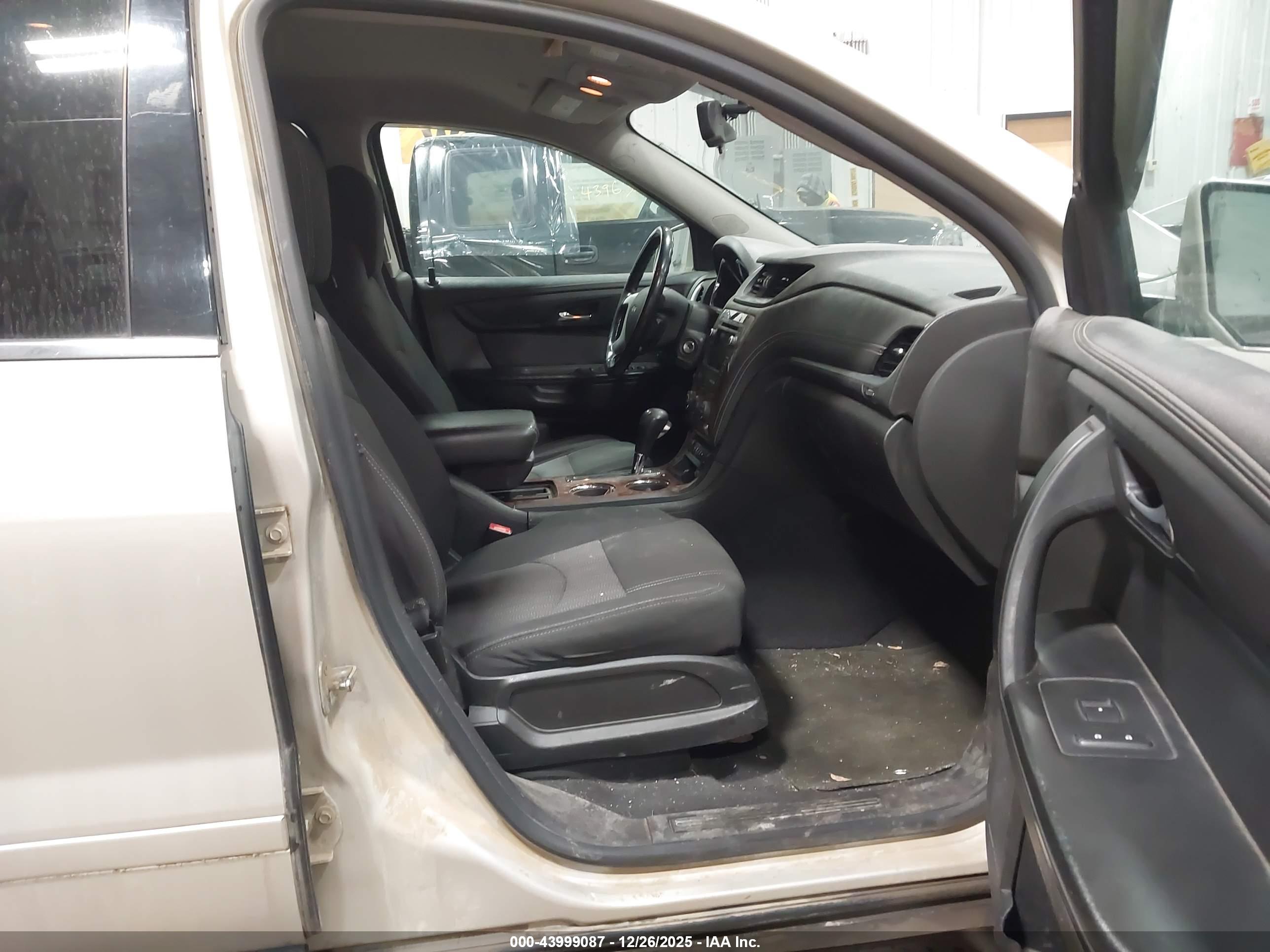 CHEVROLET TRAVERSE image 5