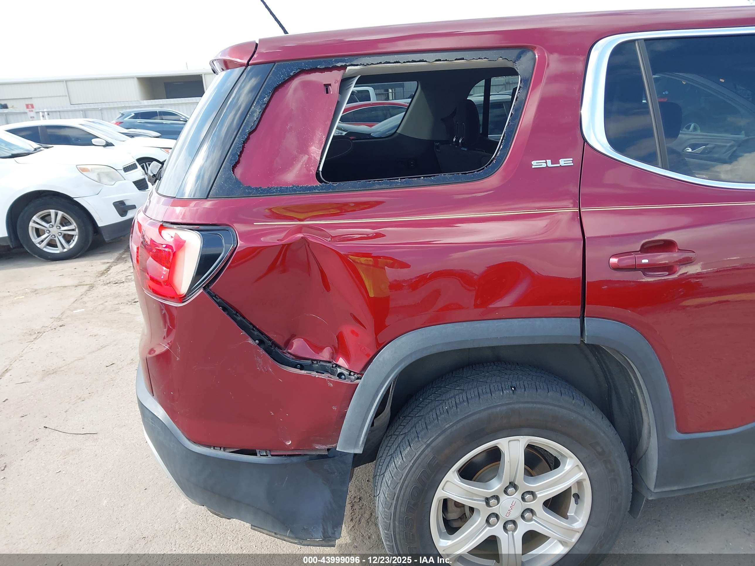 GMC ACADIA image 6