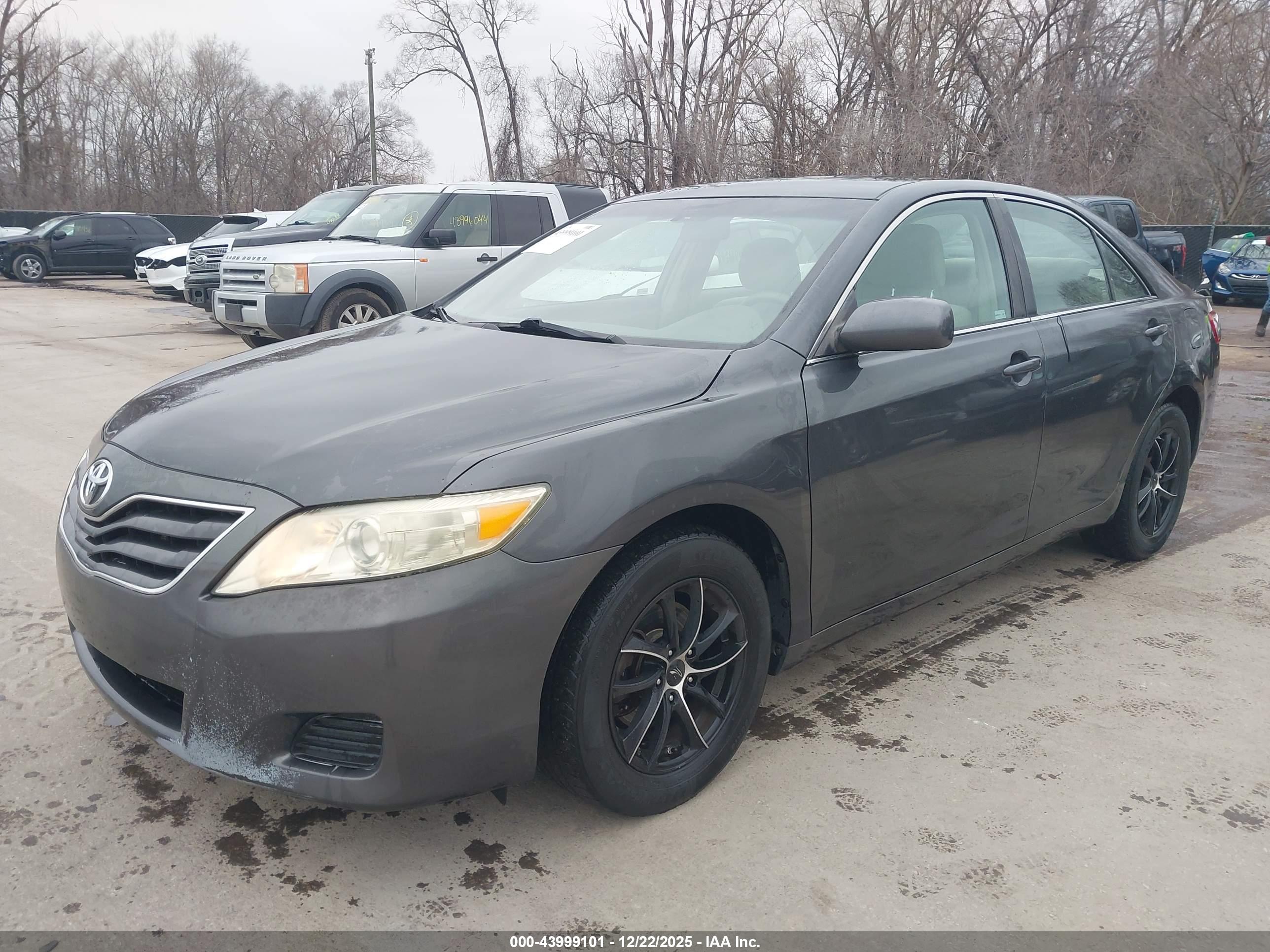 TOYOTA CAMRY image 2