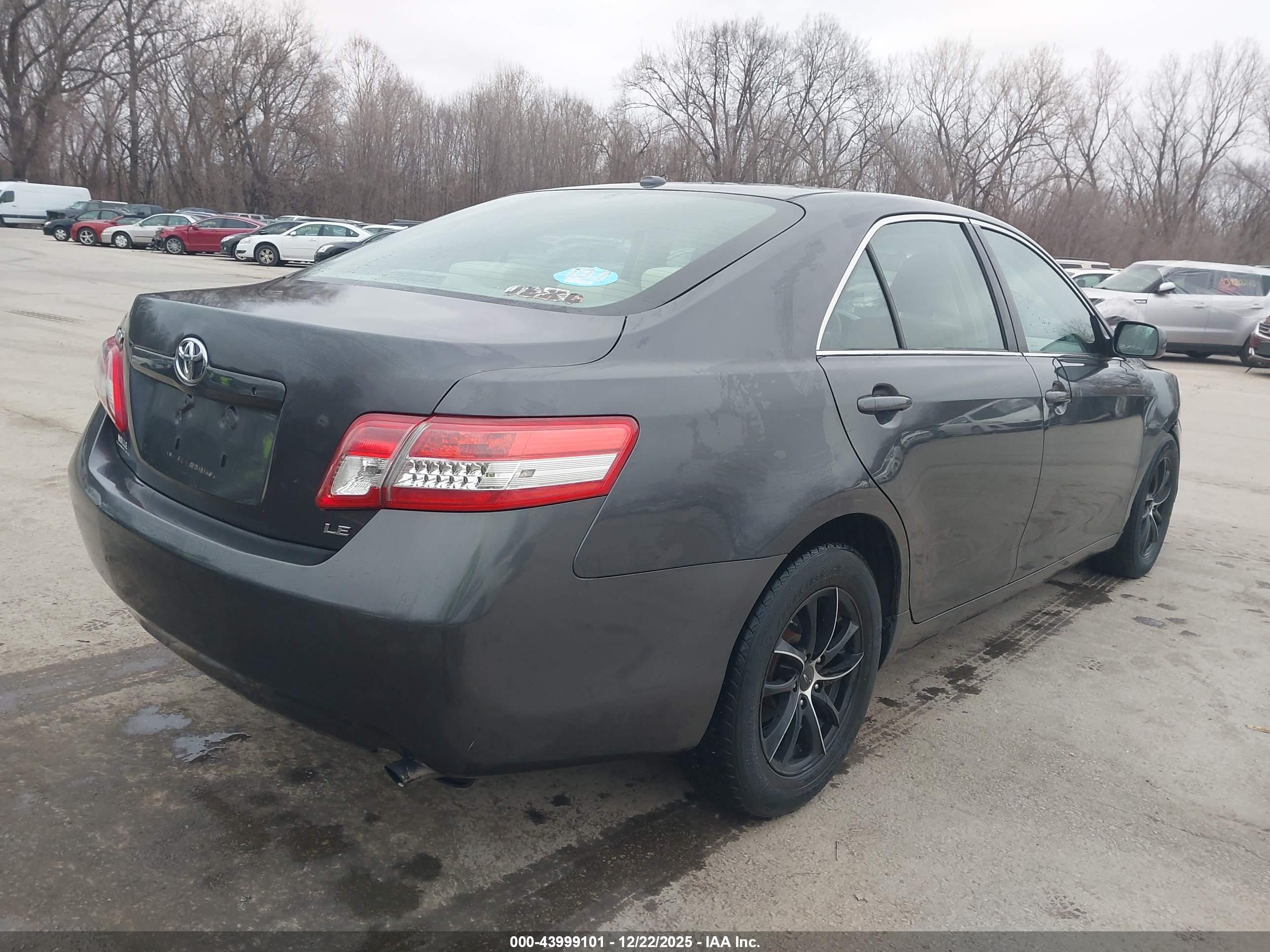 TOYOTA CAMRY image 4