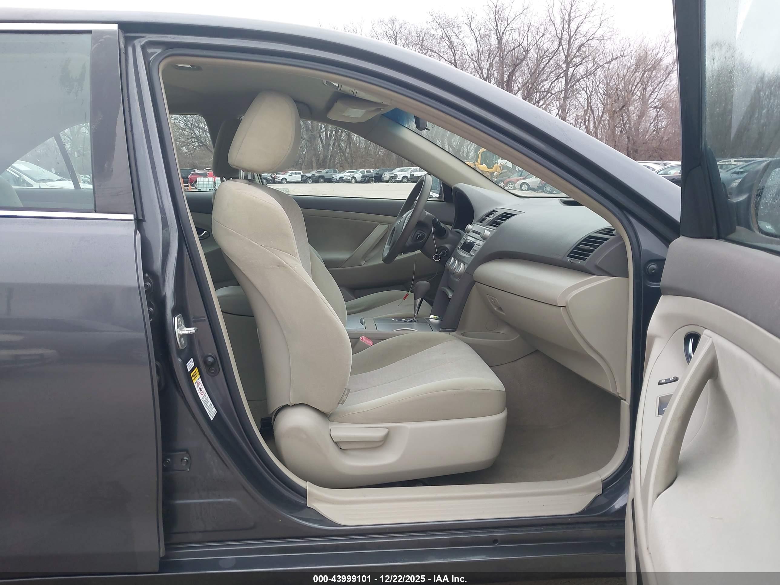 TOYOTA CAMRY image 5