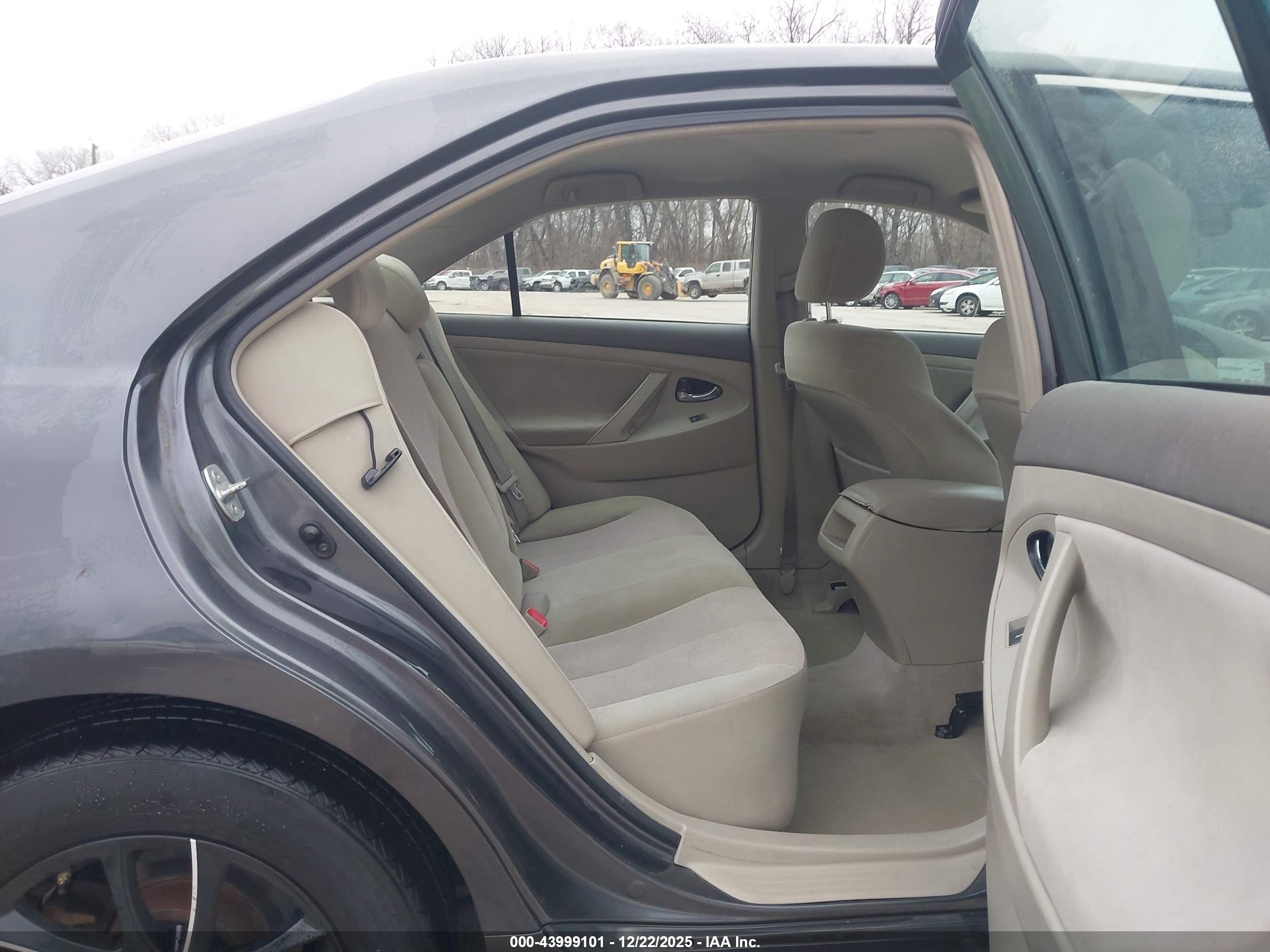 TOYOTA CAMRY image 8
