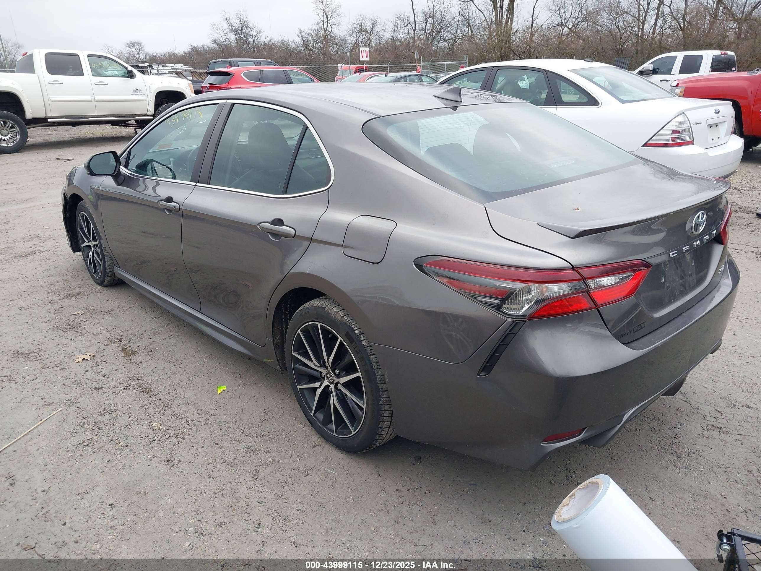 TOYOTA CAMRY image 3