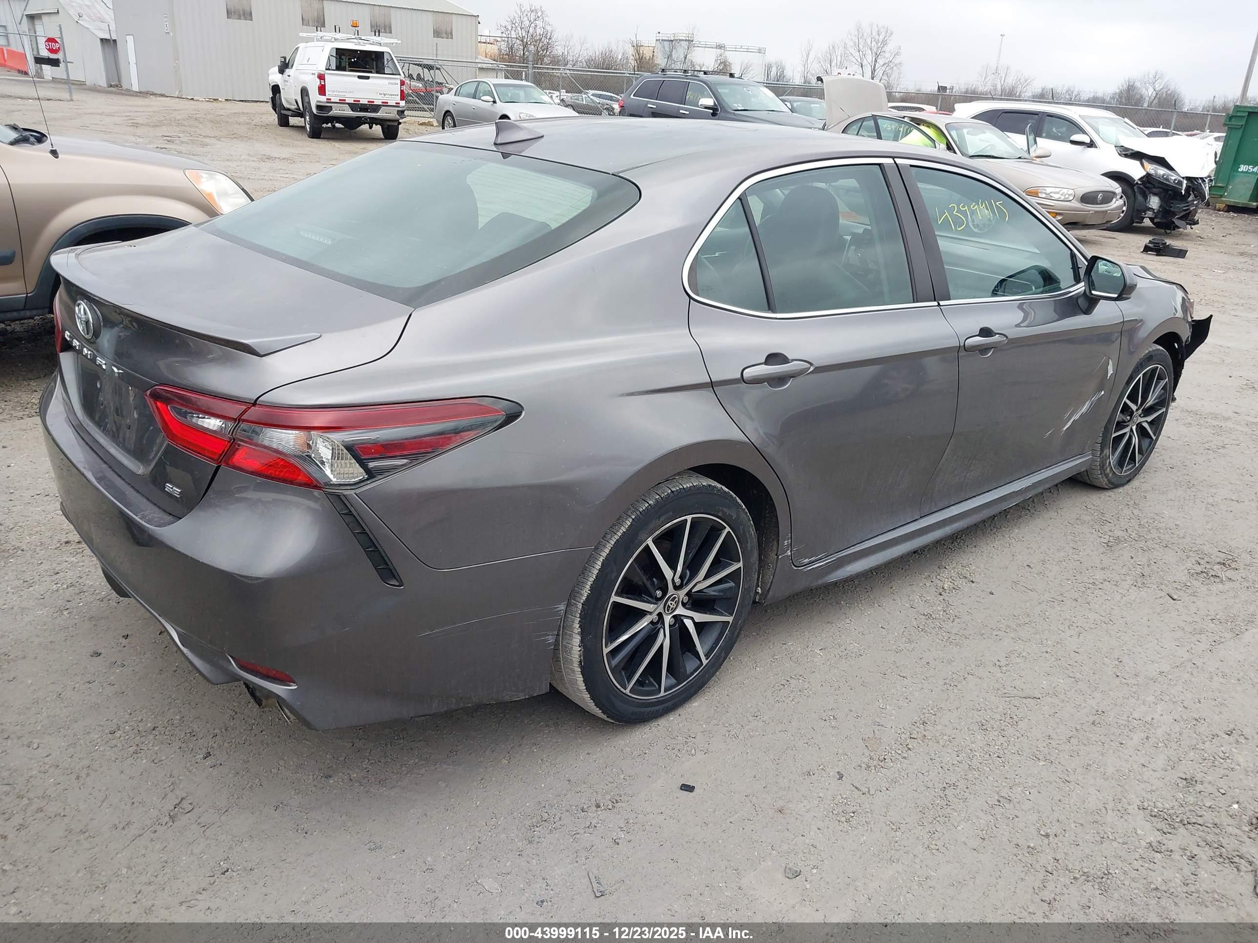 TOYOTA CAMRY image 4