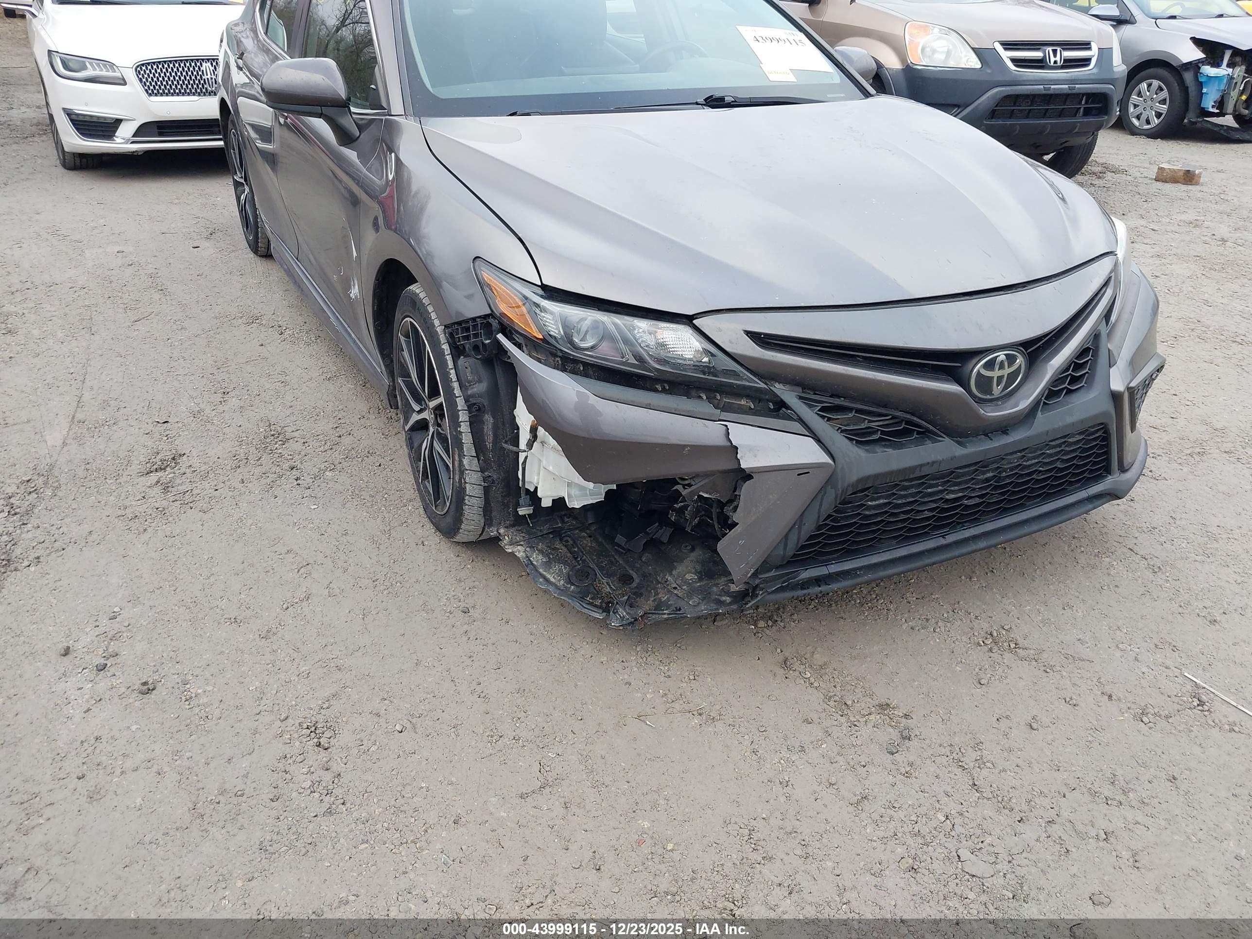 TOYOTA CAMRY image 6