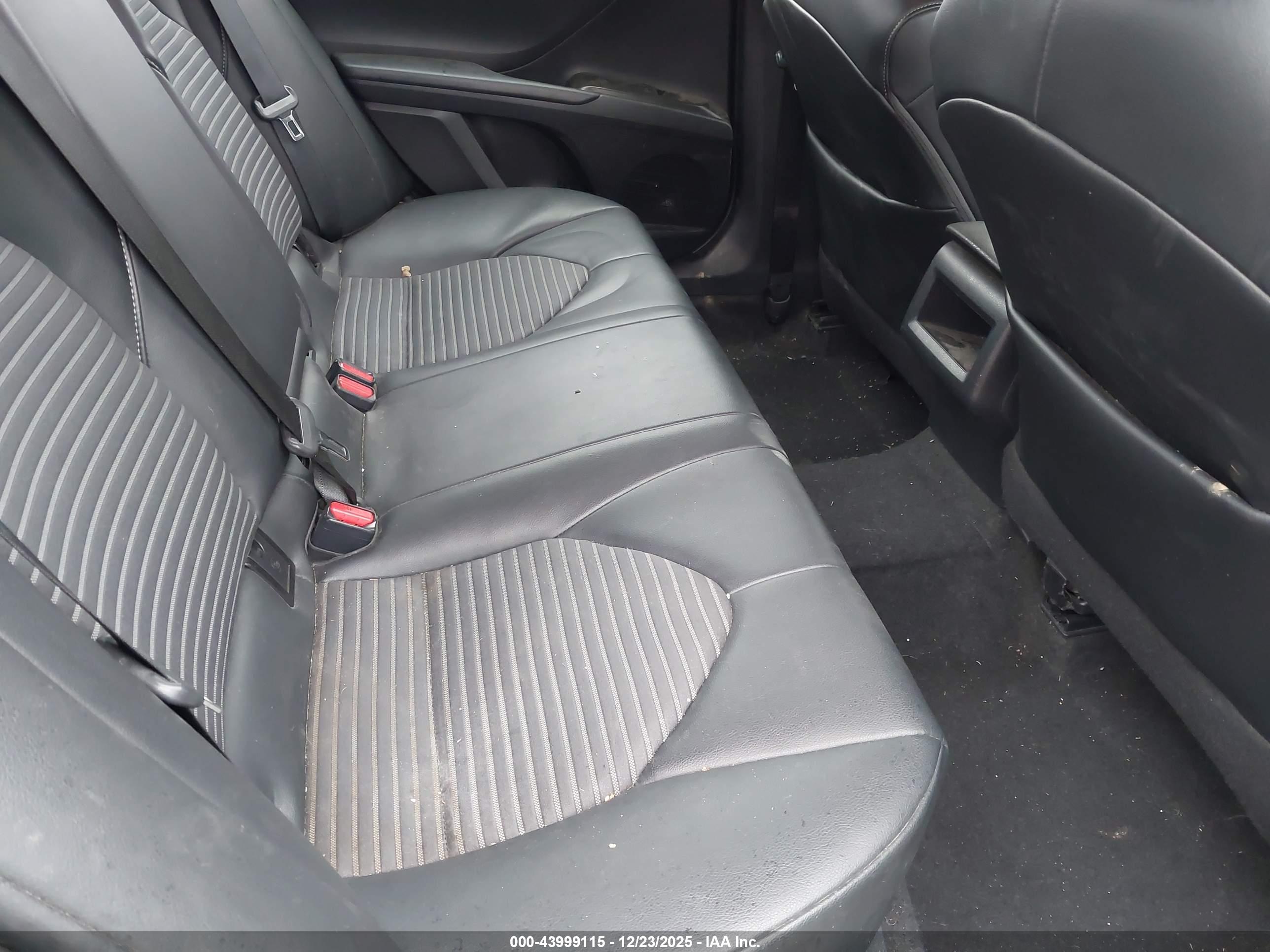 TOYOTA CAMRY image 8