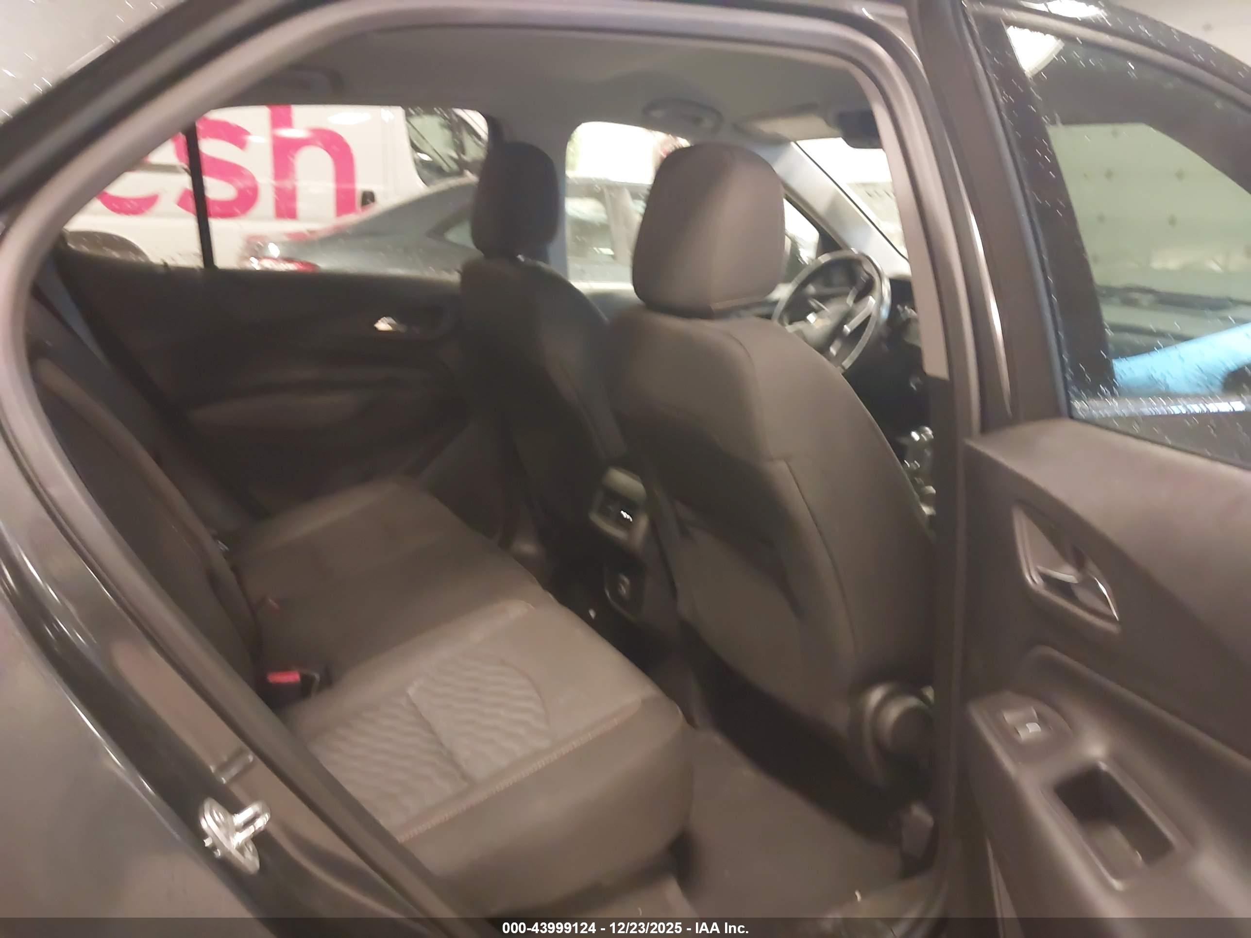 CHEVROLET EQUINOX image 8