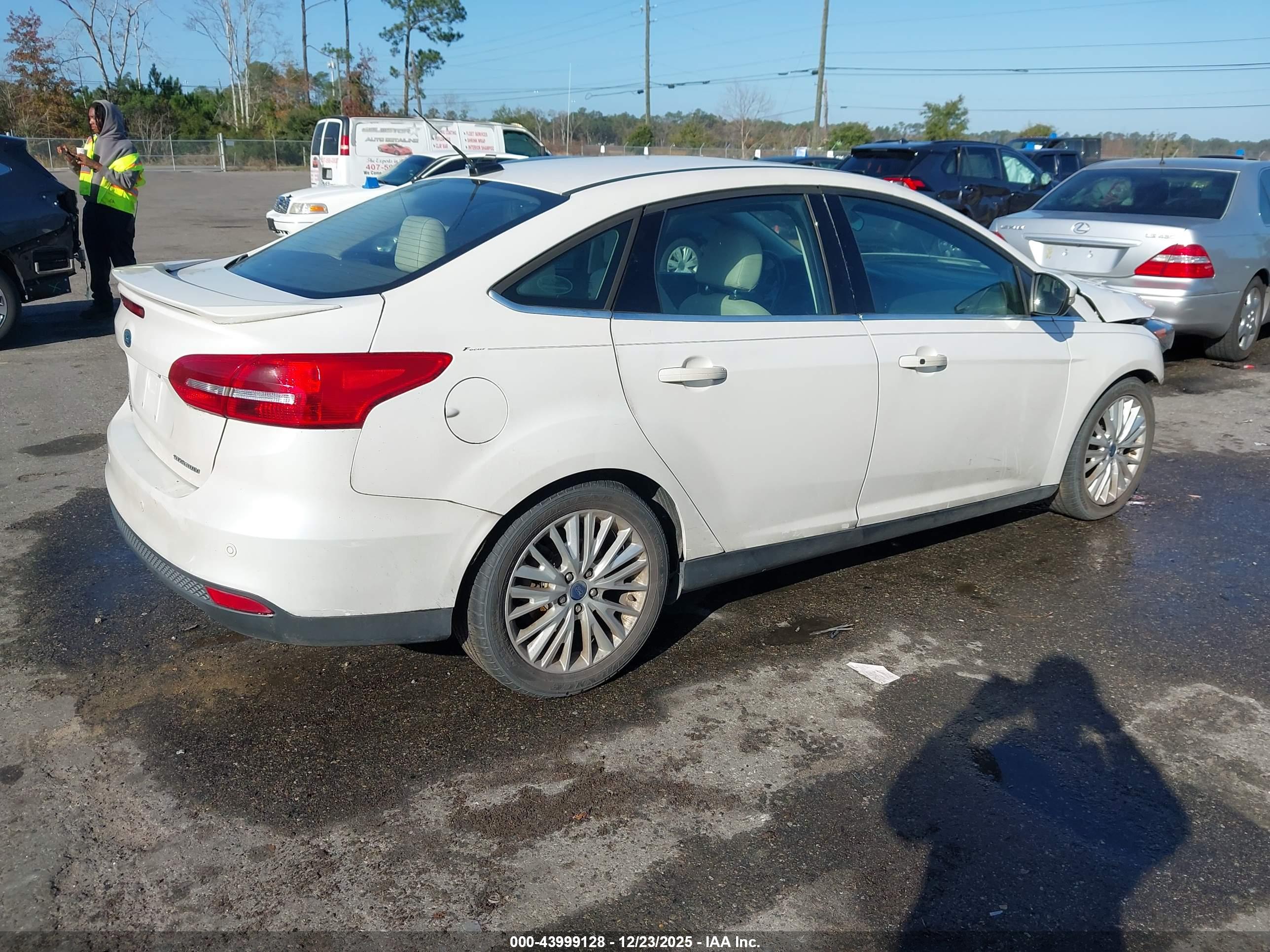 FORD FOCUS image 4