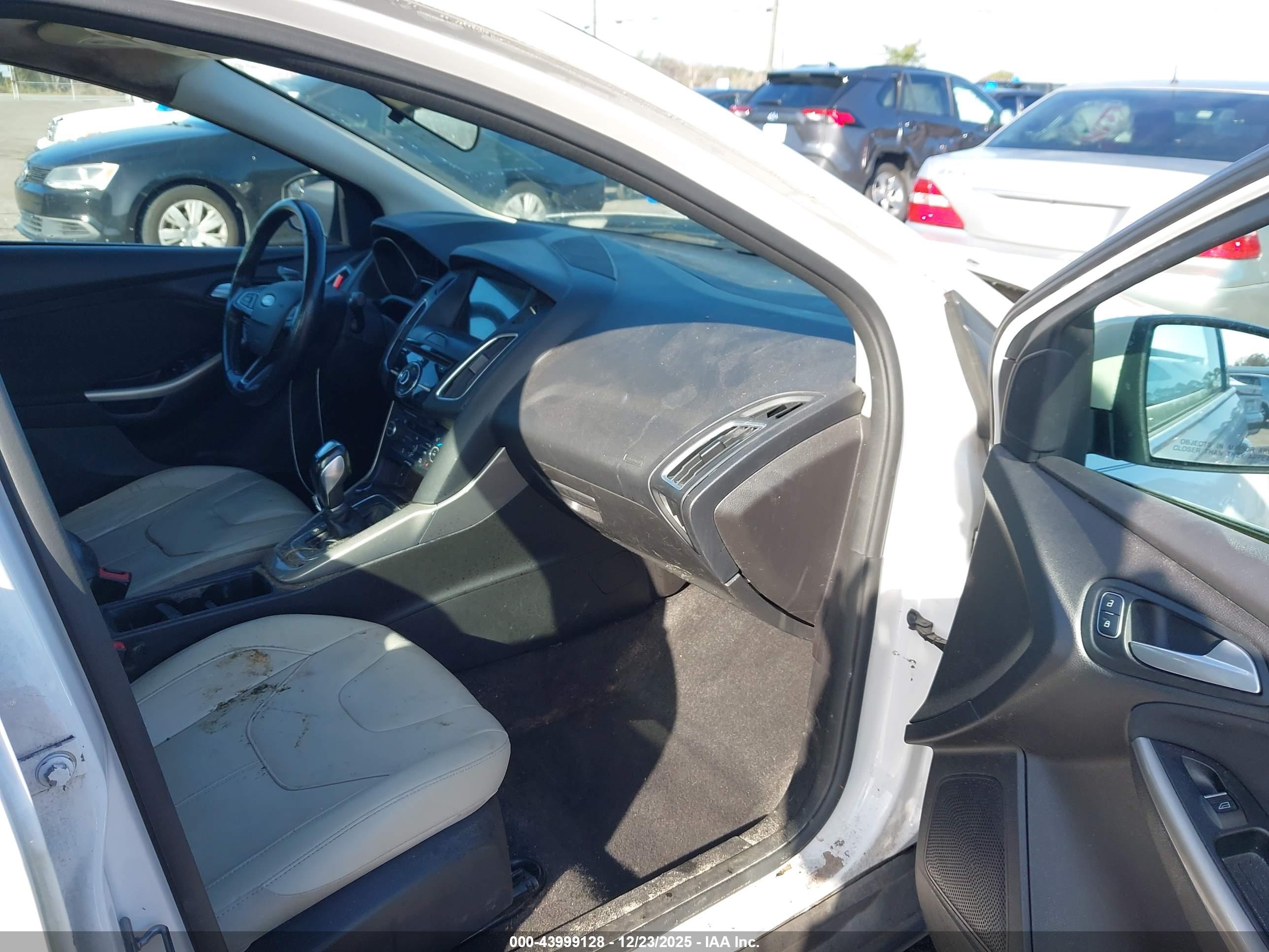 FORD FOCUS image 5