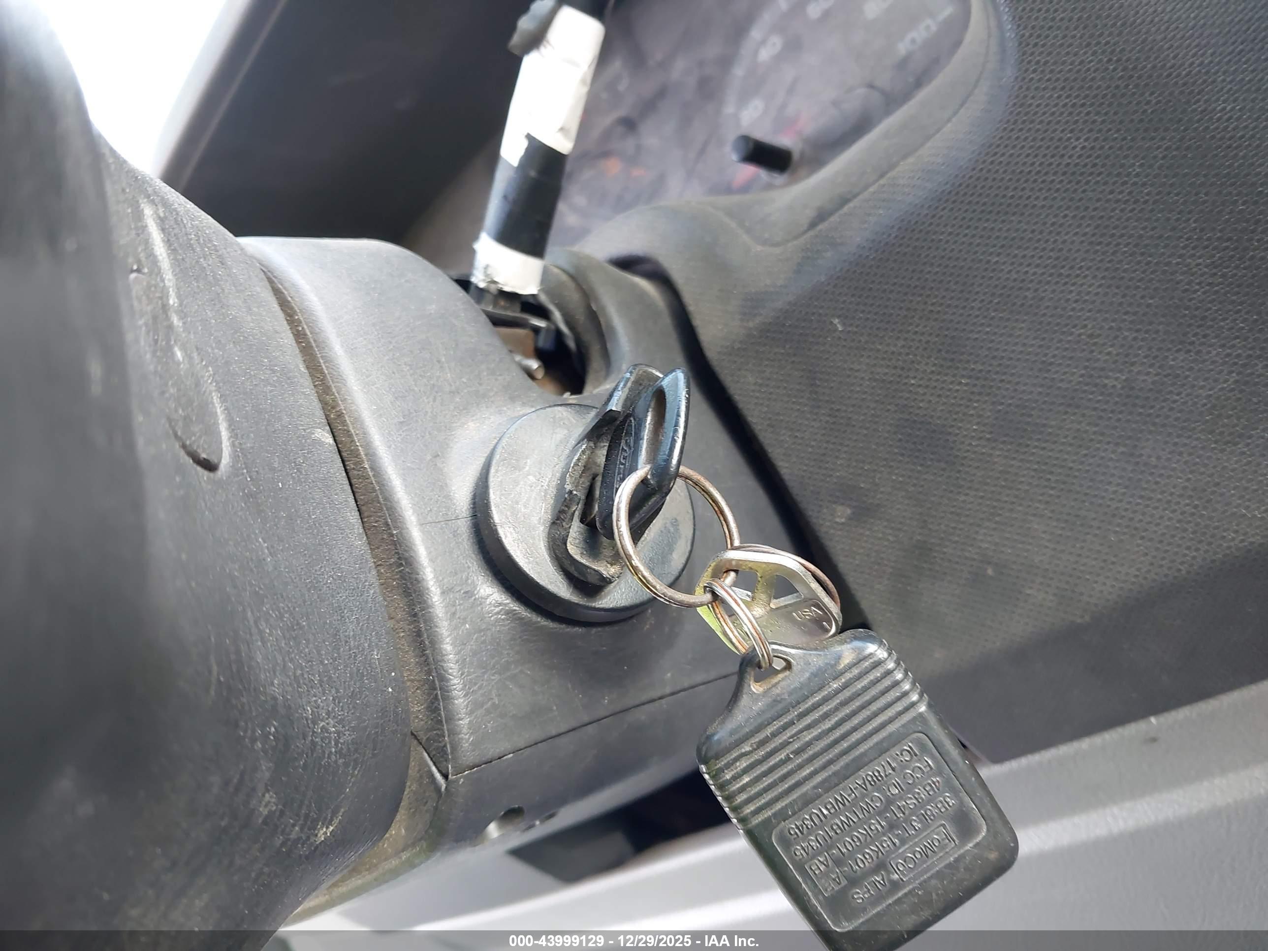 FORD E-250 image 11