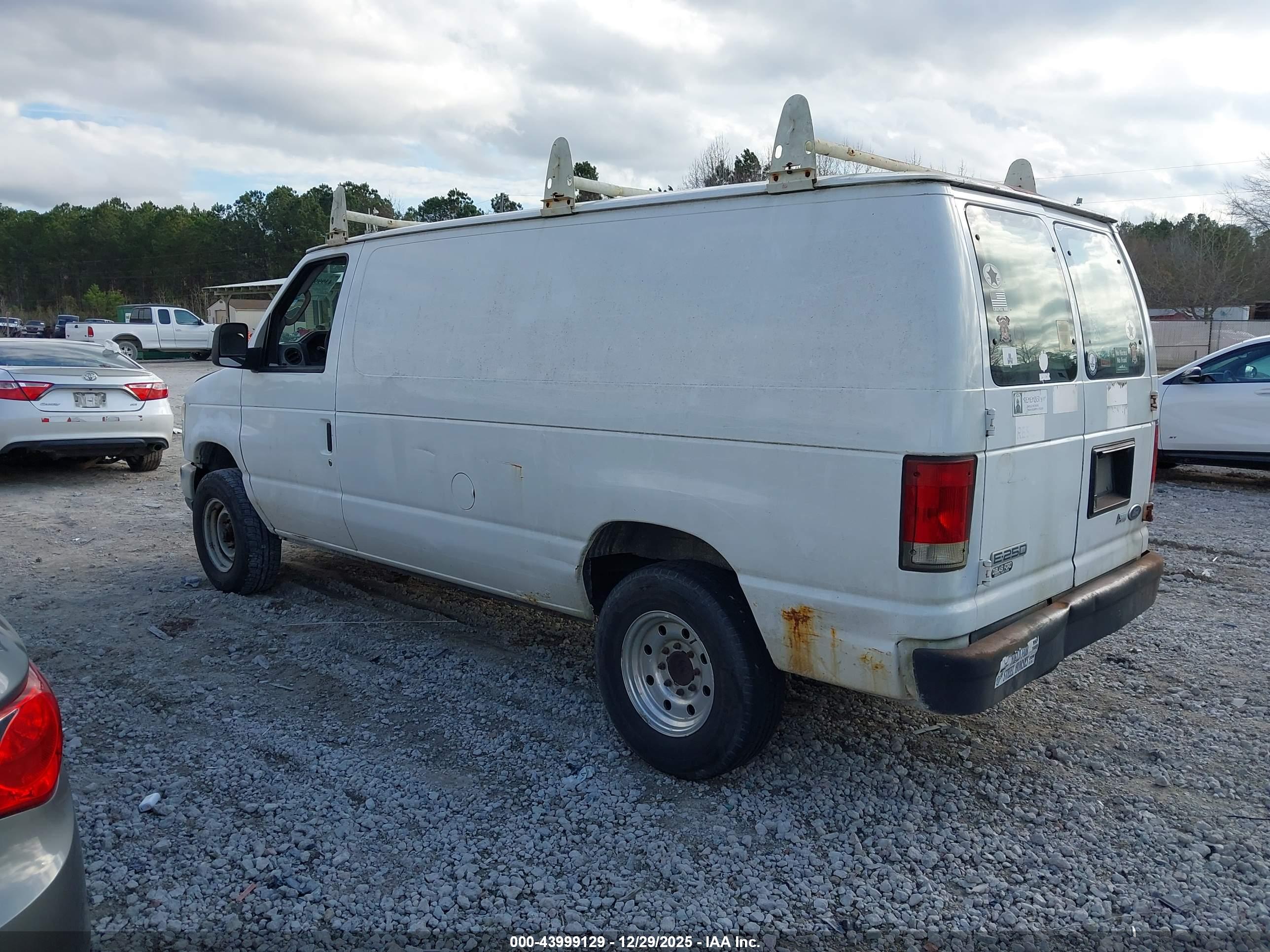 FORD E-250 image 3